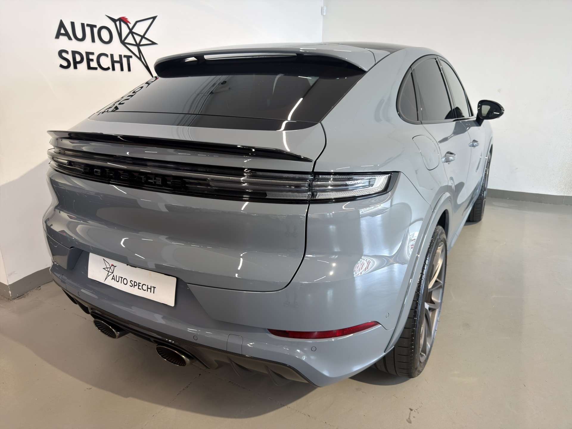 PORSCHE Cayenne Coupé GTS Tiptronic-image-3