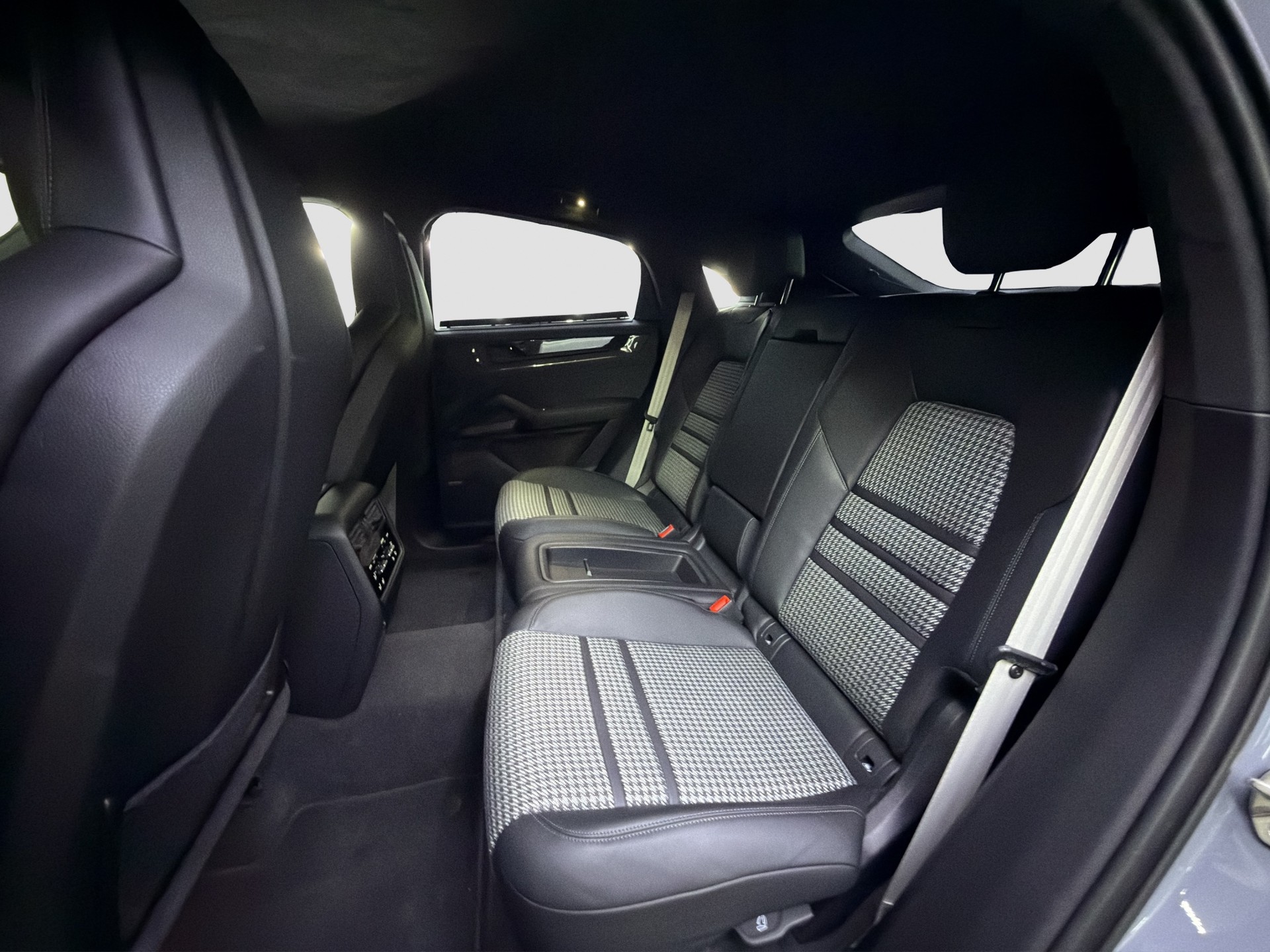 PORSCHE Cayenne Coupé GTS Tiptronic-image-14