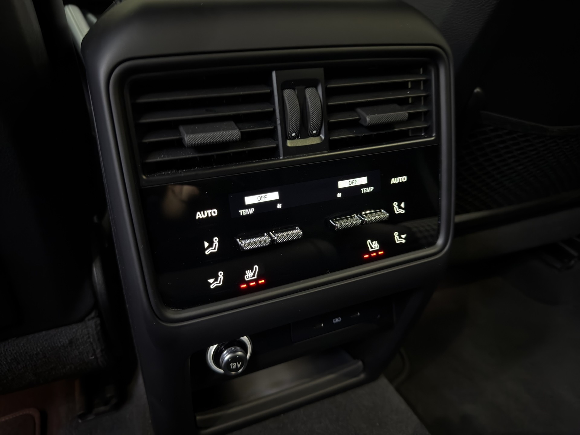 PORSCHE Cayenne Coupé GTS Tiptronic-image-18