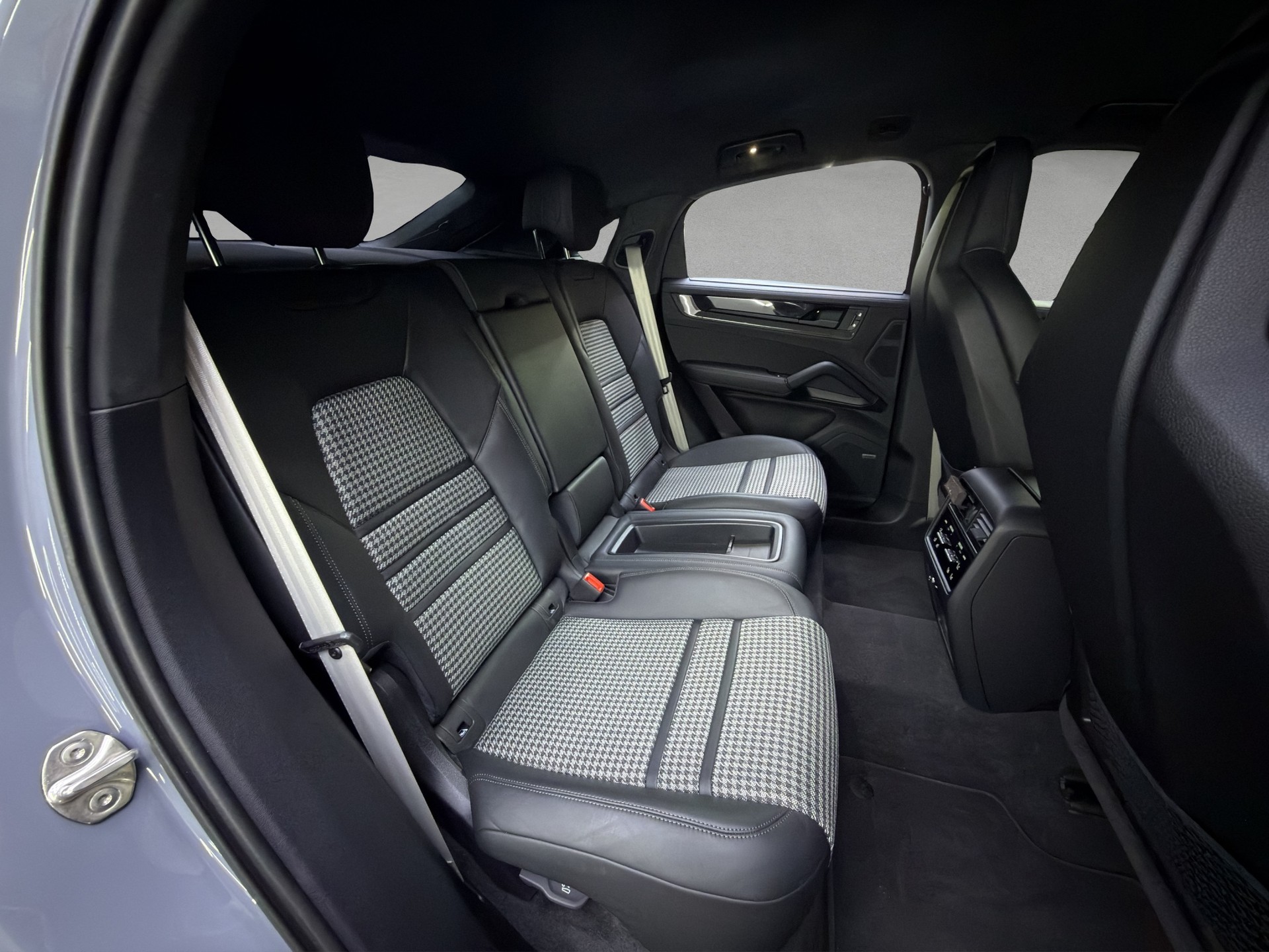 PORSCHE Cayenne Coupé GTS Tiptronic-image-16