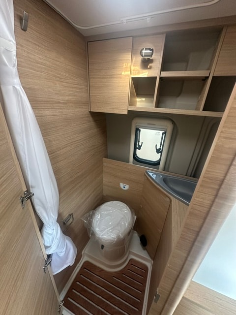 ROADCAR R640 AT8-image-6