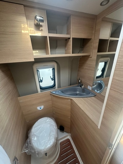 ROADCAR R640 AT8-image-8