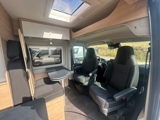 ROADCAR R640 AT8-image-5