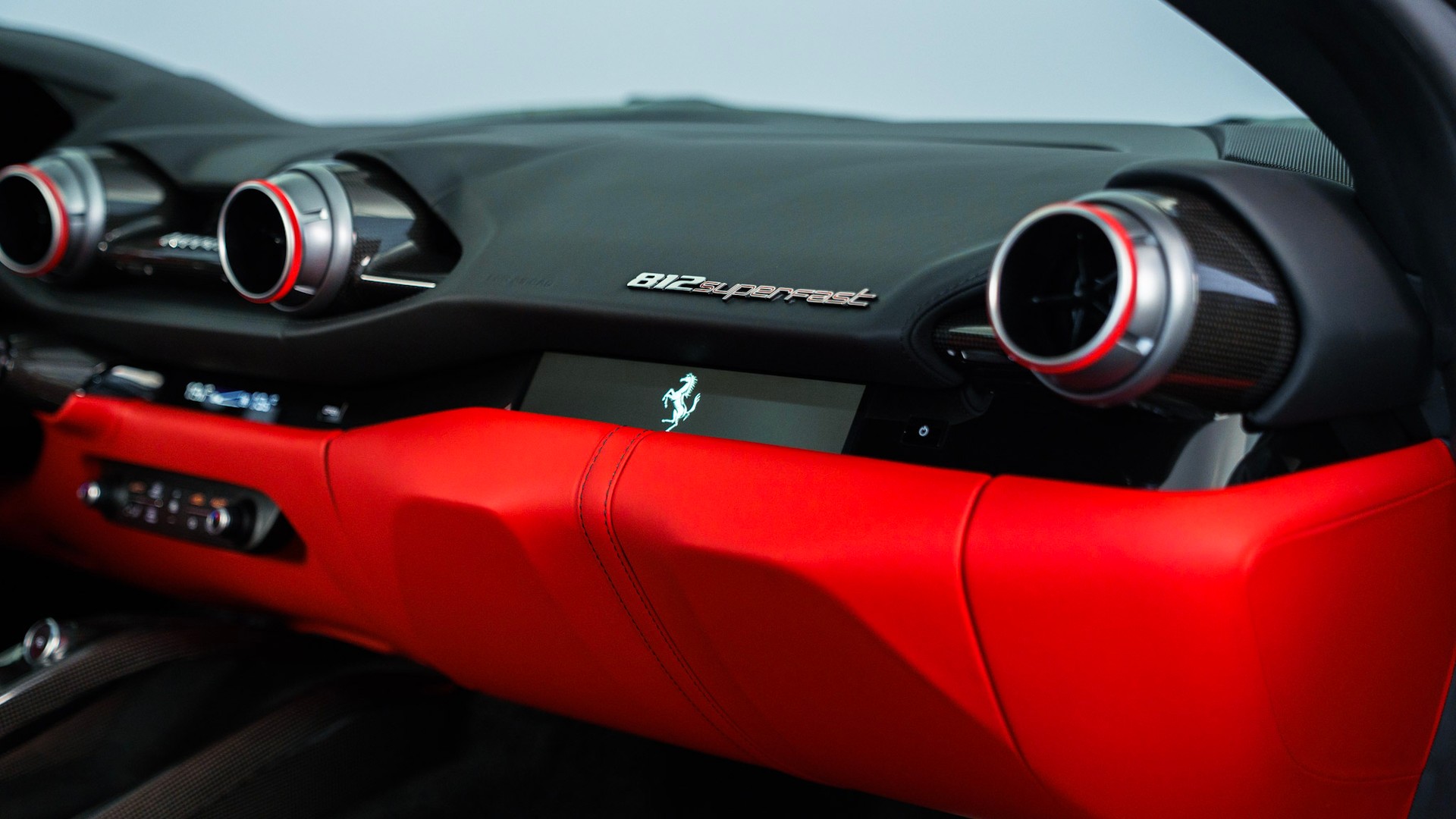 FERRARI 812 Superfast-image-9