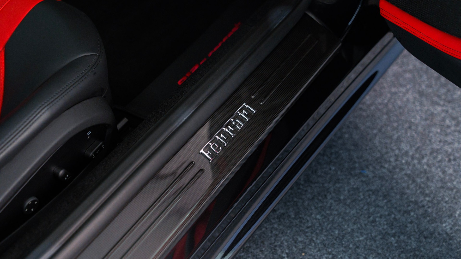 FERRARI 812 Superfast-image-11