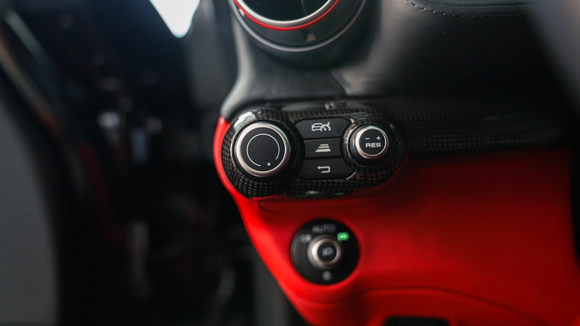 FERRARI 812 Superfast-image-19