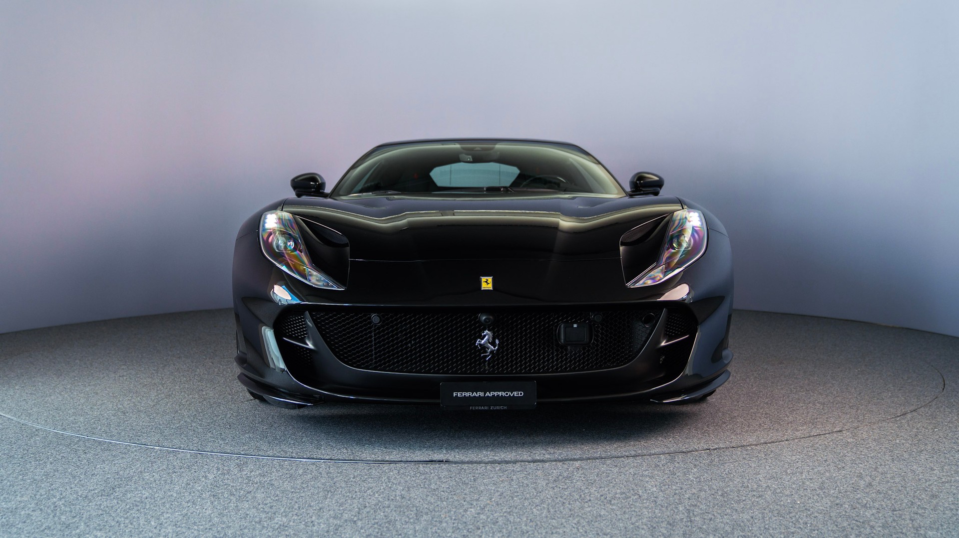 FERRARI 812 Superfast-image-1