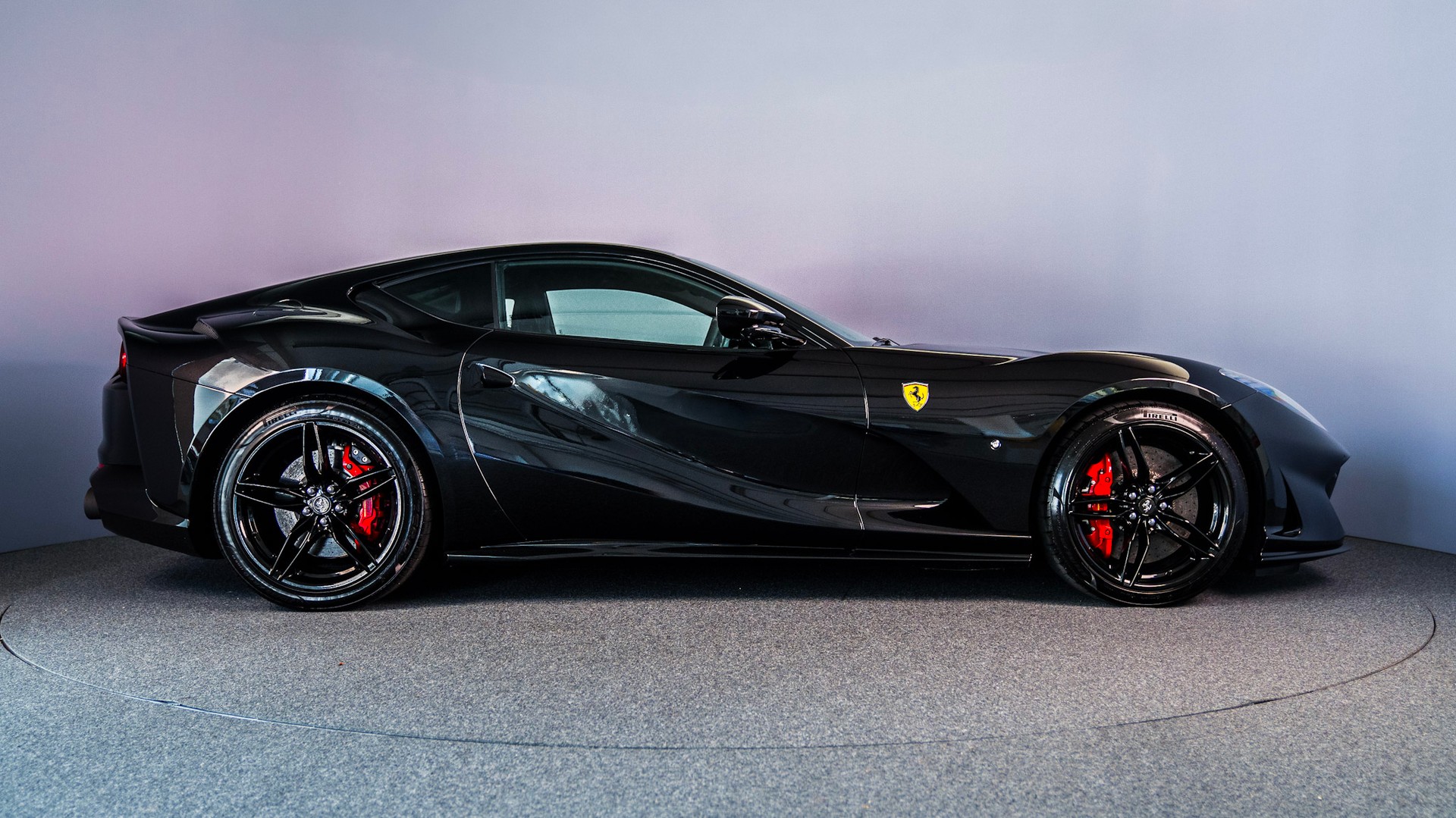 FERRARI 812 Superfast-image-3