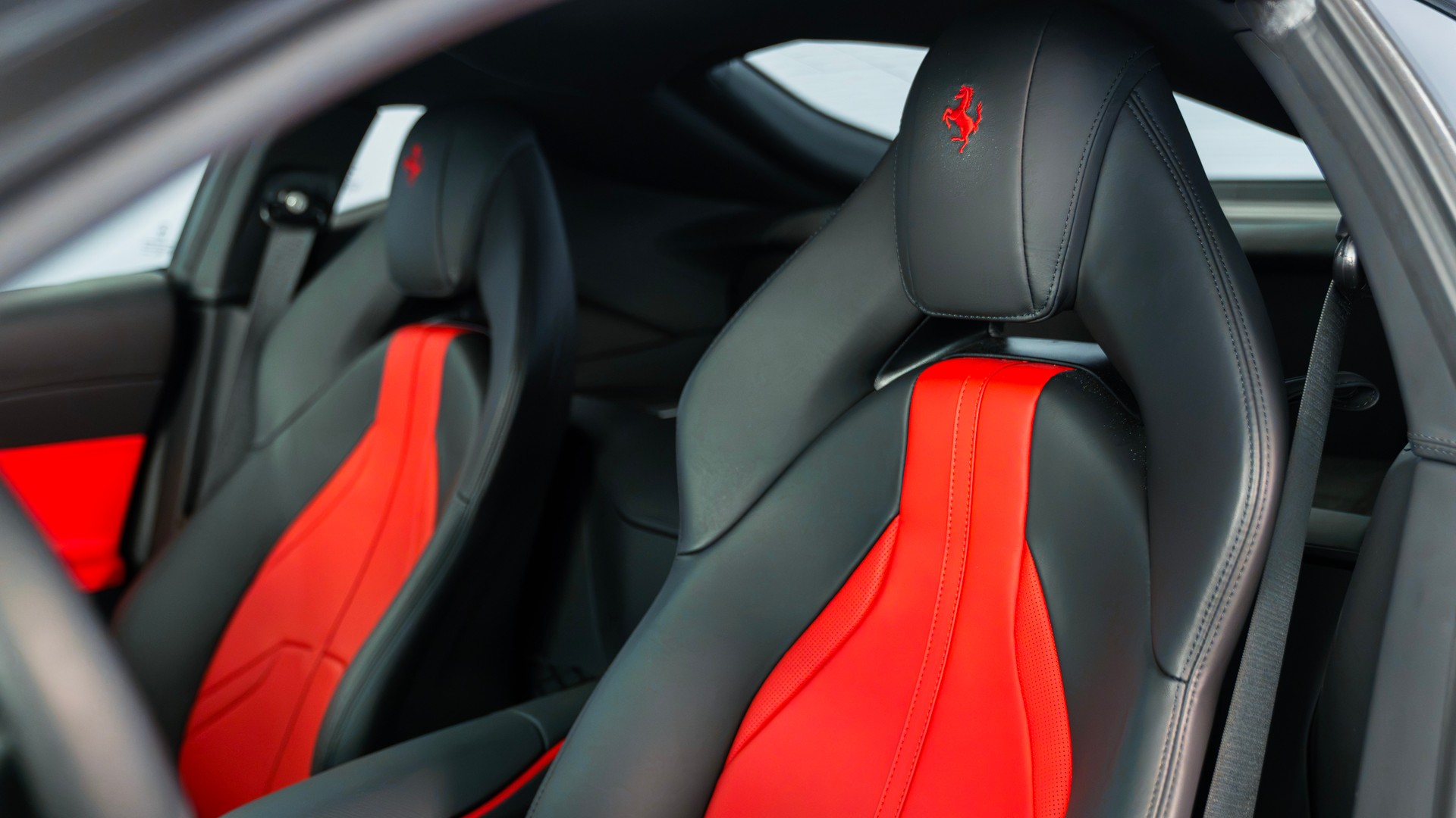 FERRARI 812 Superfast-image-22