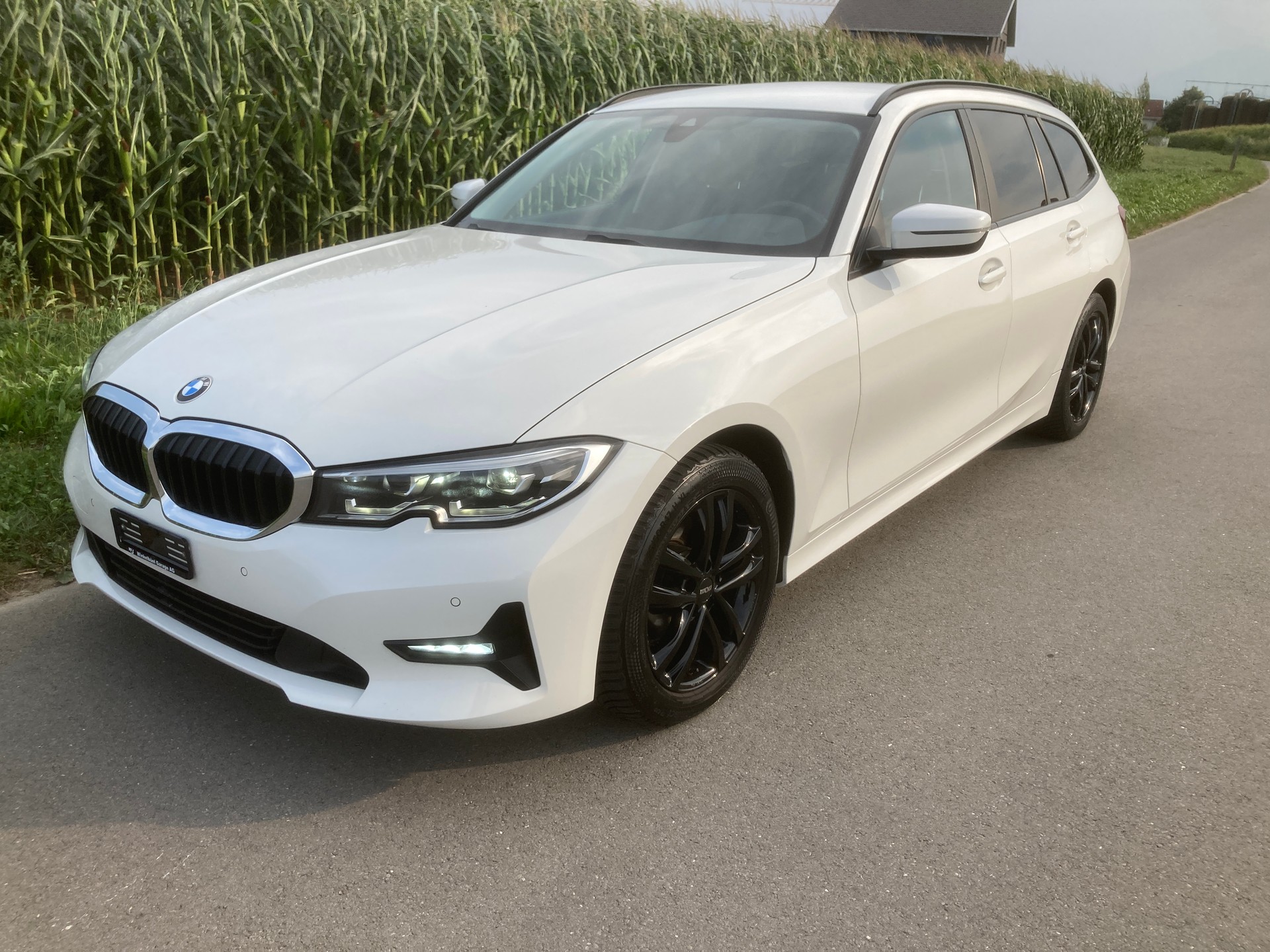 BMW 320d xDrive 48V Touring Steptronic-image-0