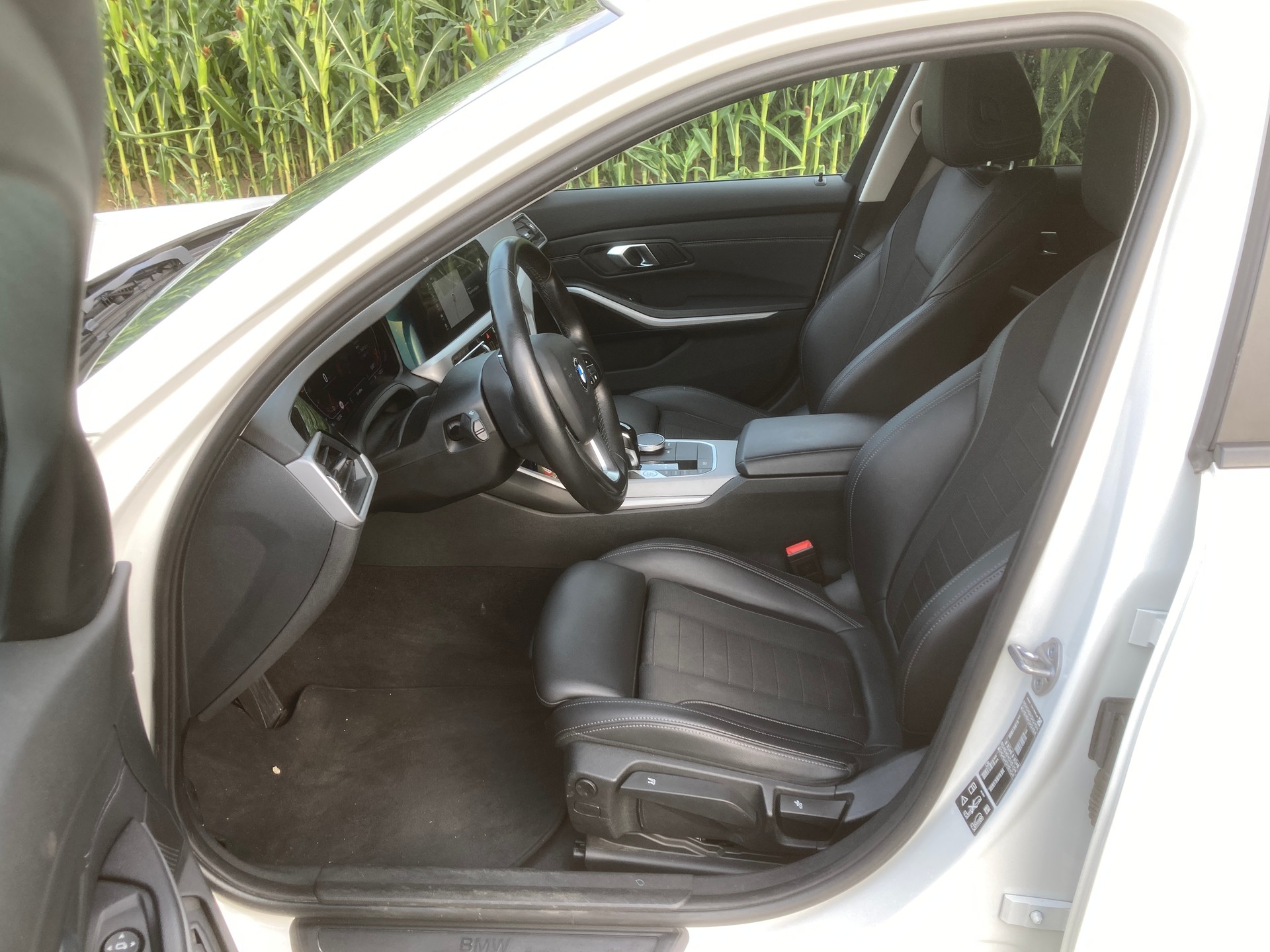 BMW 320d xDrive 48V Touring Steptronic-image-8