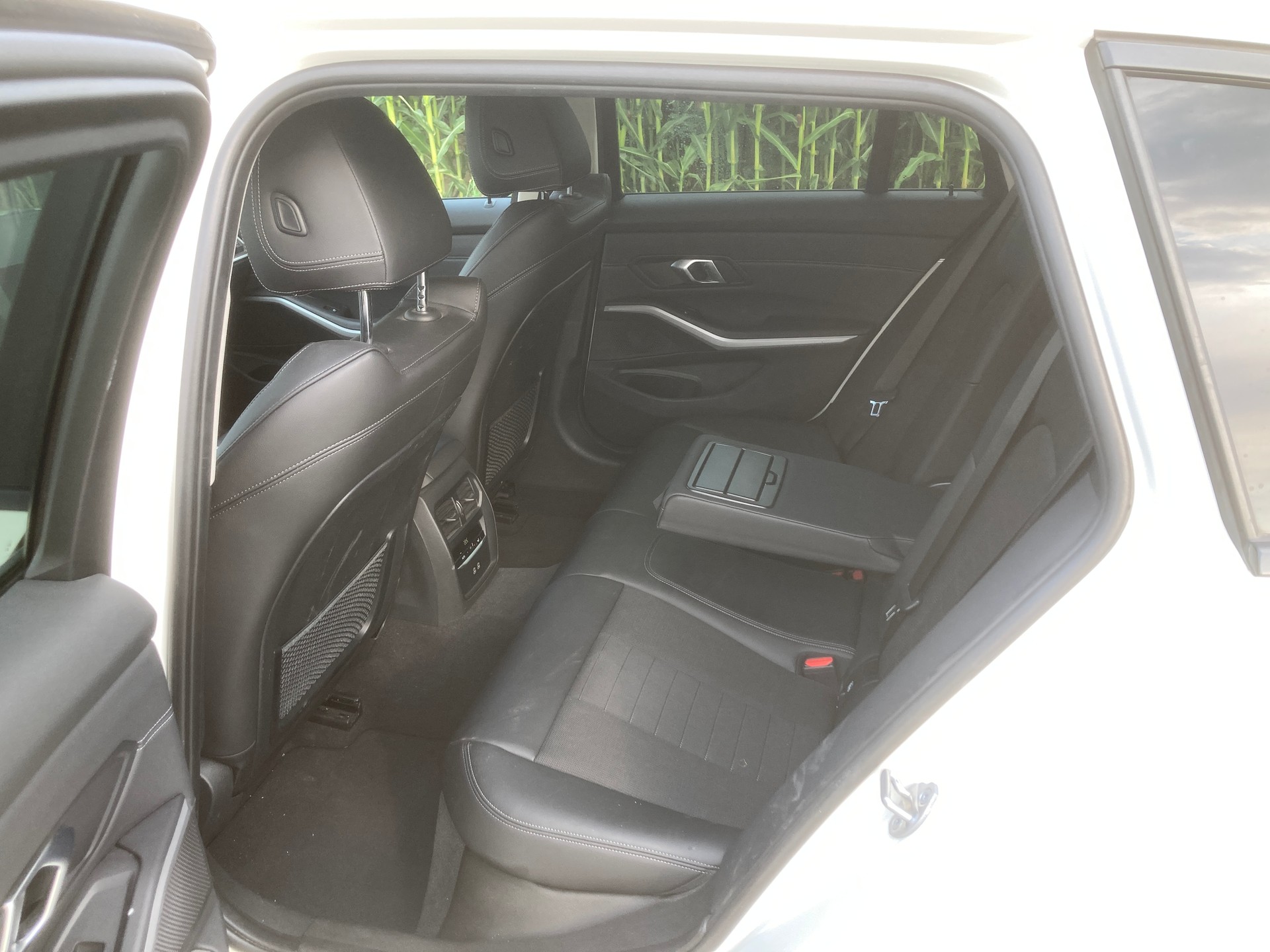 BMW 320d xDrive 48V Touring Steptronic-image-7