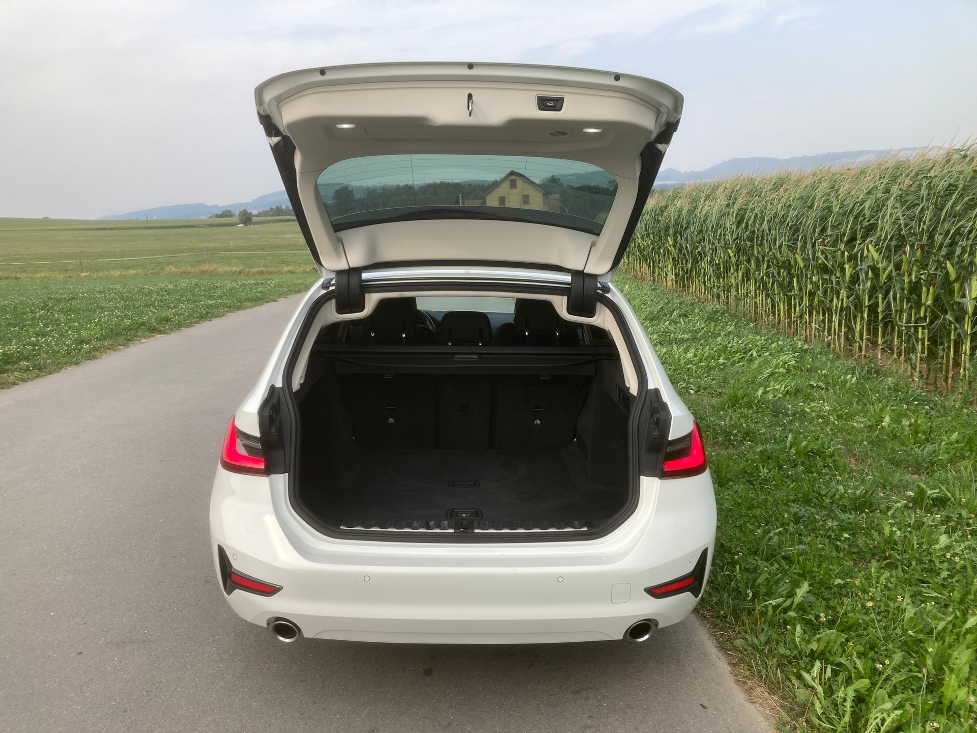 BMW 320d xDrive 48V Touring Steptronic-image-5