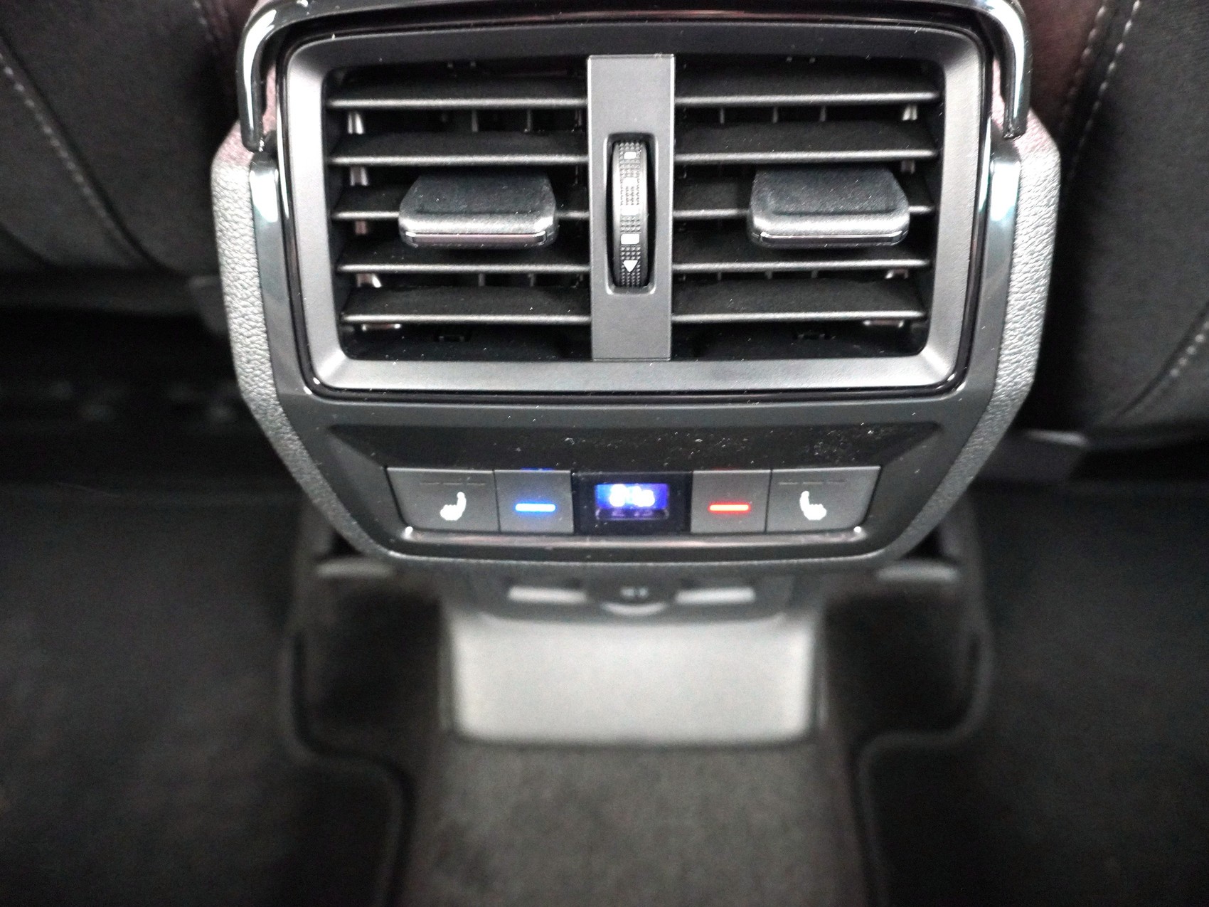SKODA Karoq 1.5 TSI SportLine DSG-image-14