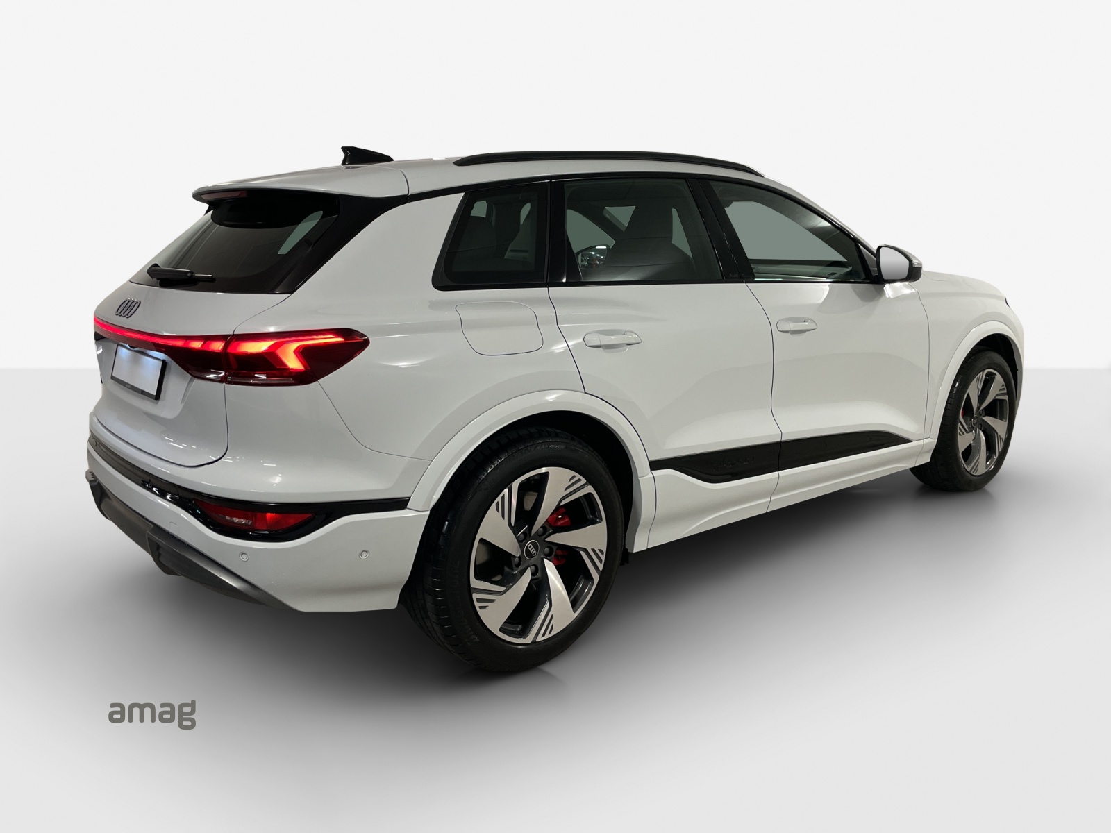 AUDI Q6 e-tron quattro-image-4