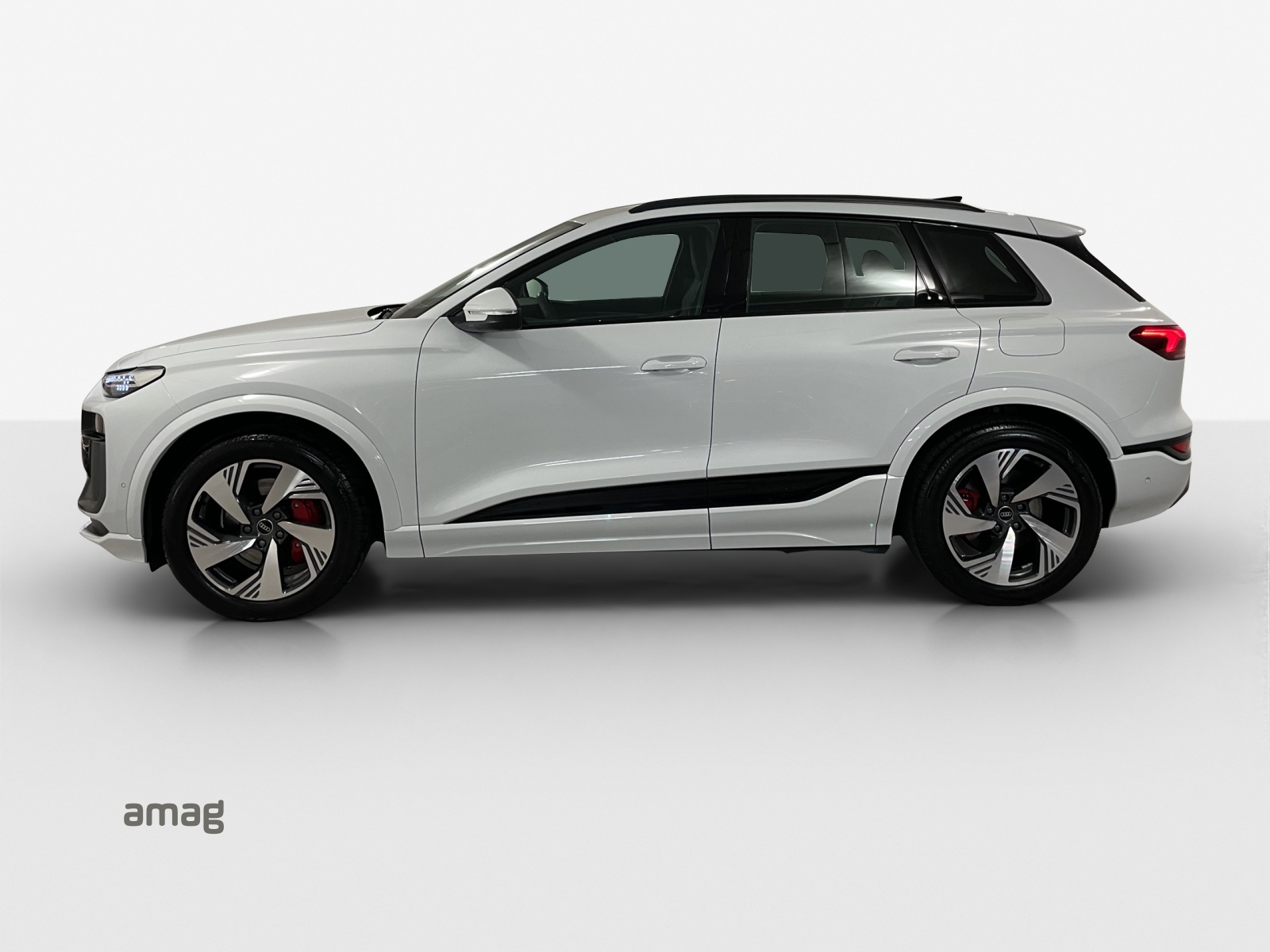 AUDI Q6 e-tron quattro-image-1
