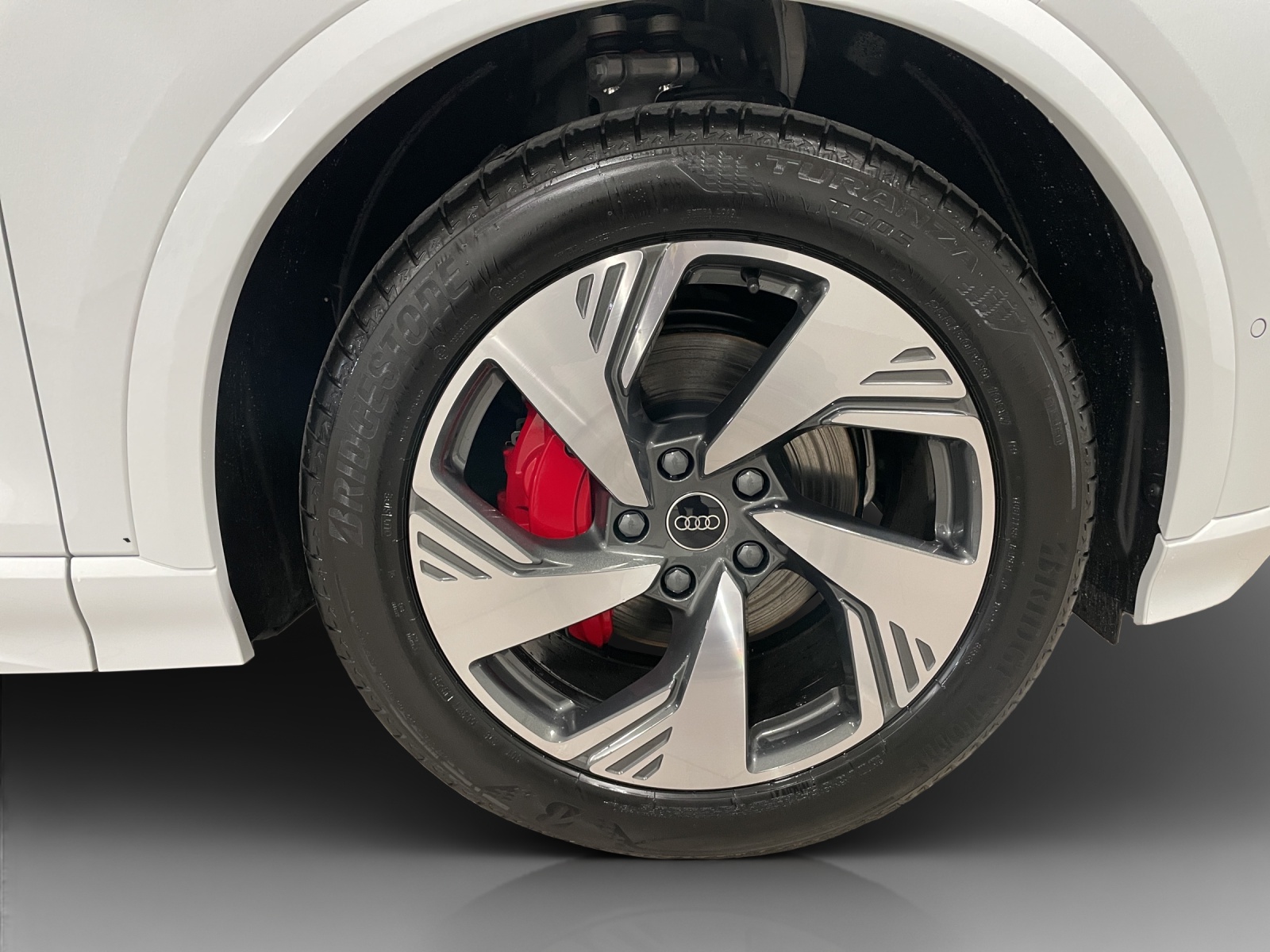AUDI Q6 e-tron quattro-image-14