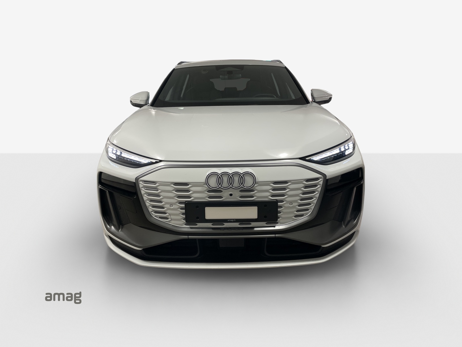 AUDI Q6 e-tron quattro-image-6