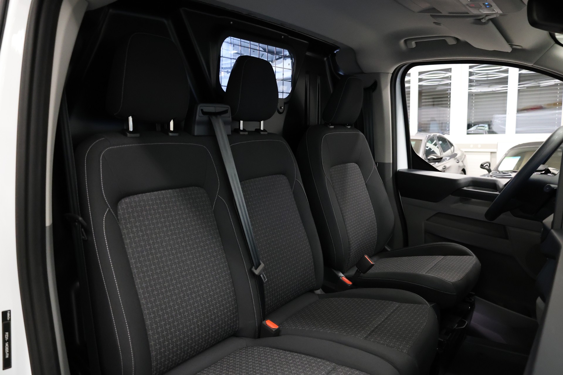 FORD Transit Custom Van 320 L1 2.0 EcoBlue 136 Trend 4x4-image-17