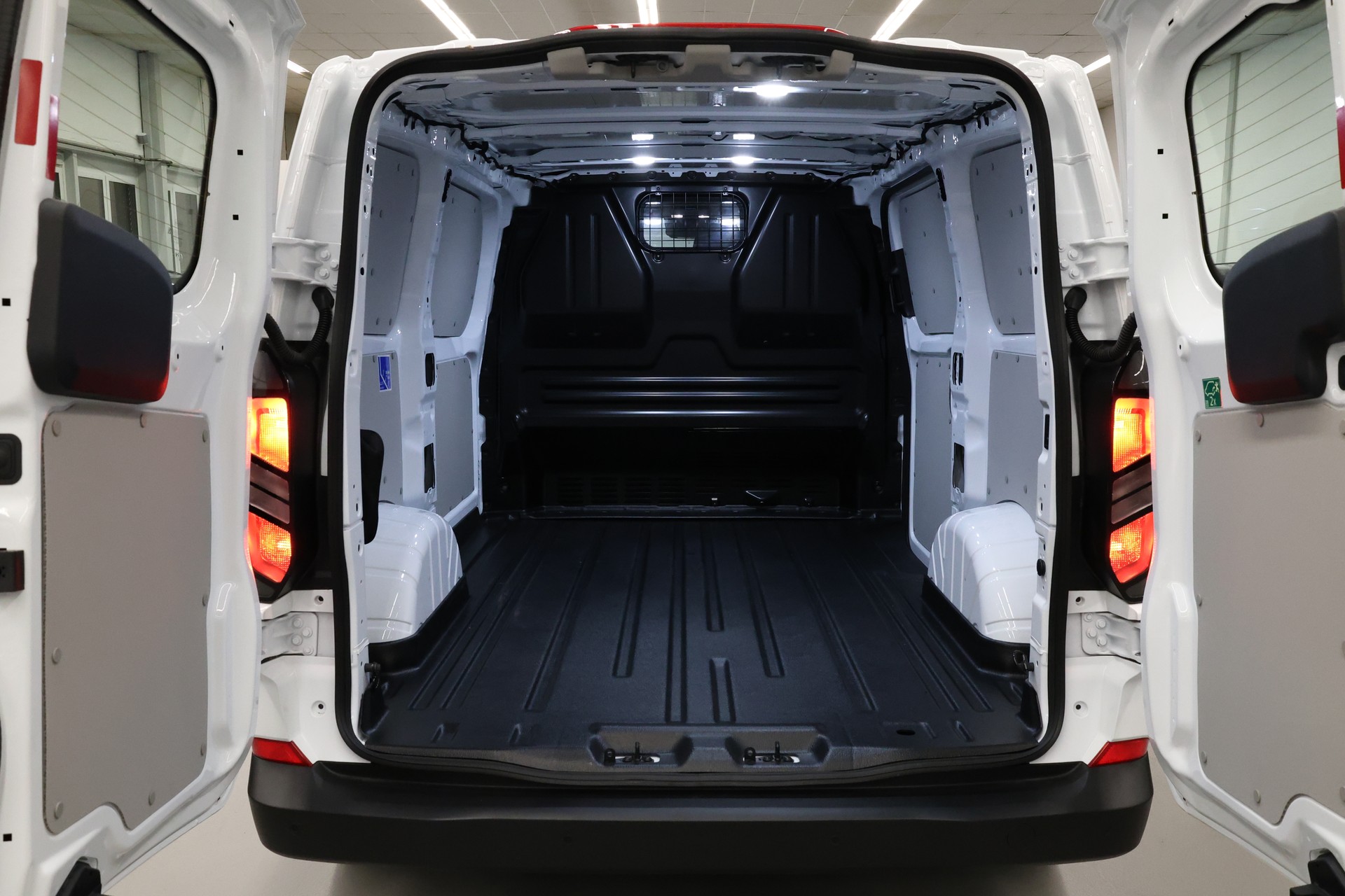 FORD Transit Custom Van 320 L1 2.0 EcoBlue 136 Trend 4x4-image-11