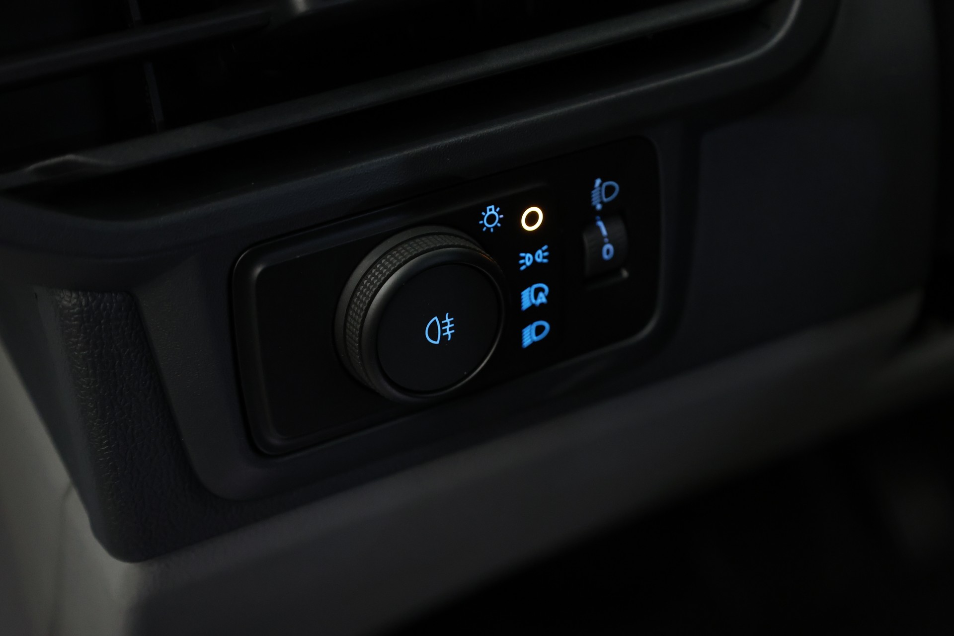 FORD Transit Custom Van 320 L1 2.0 EcoBlue 136 Trend 4x4-image-23