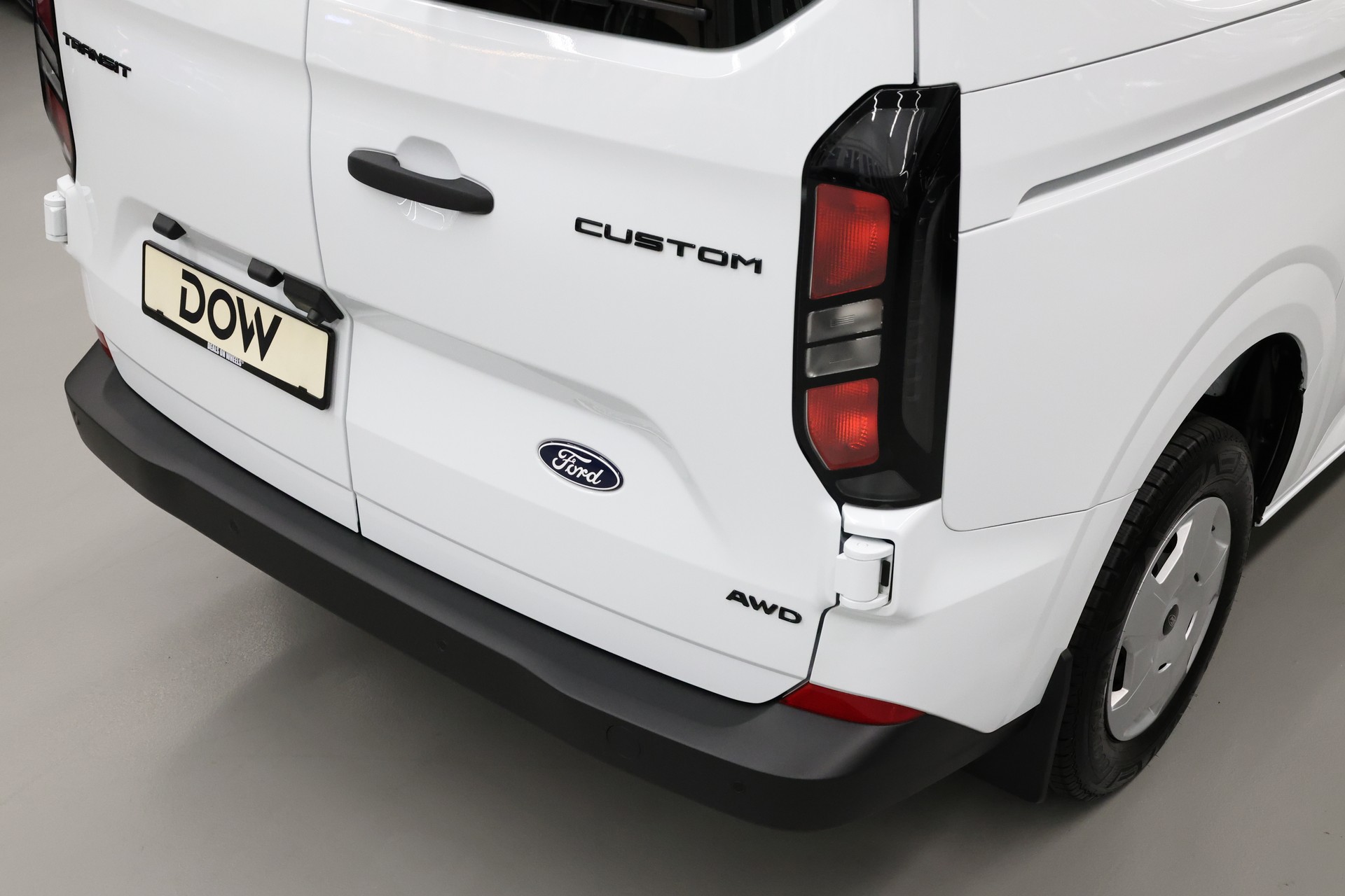 FORD Transit Custom Van 320 L1 2.0 EcoBlue 136 Trend 4x4-image-9