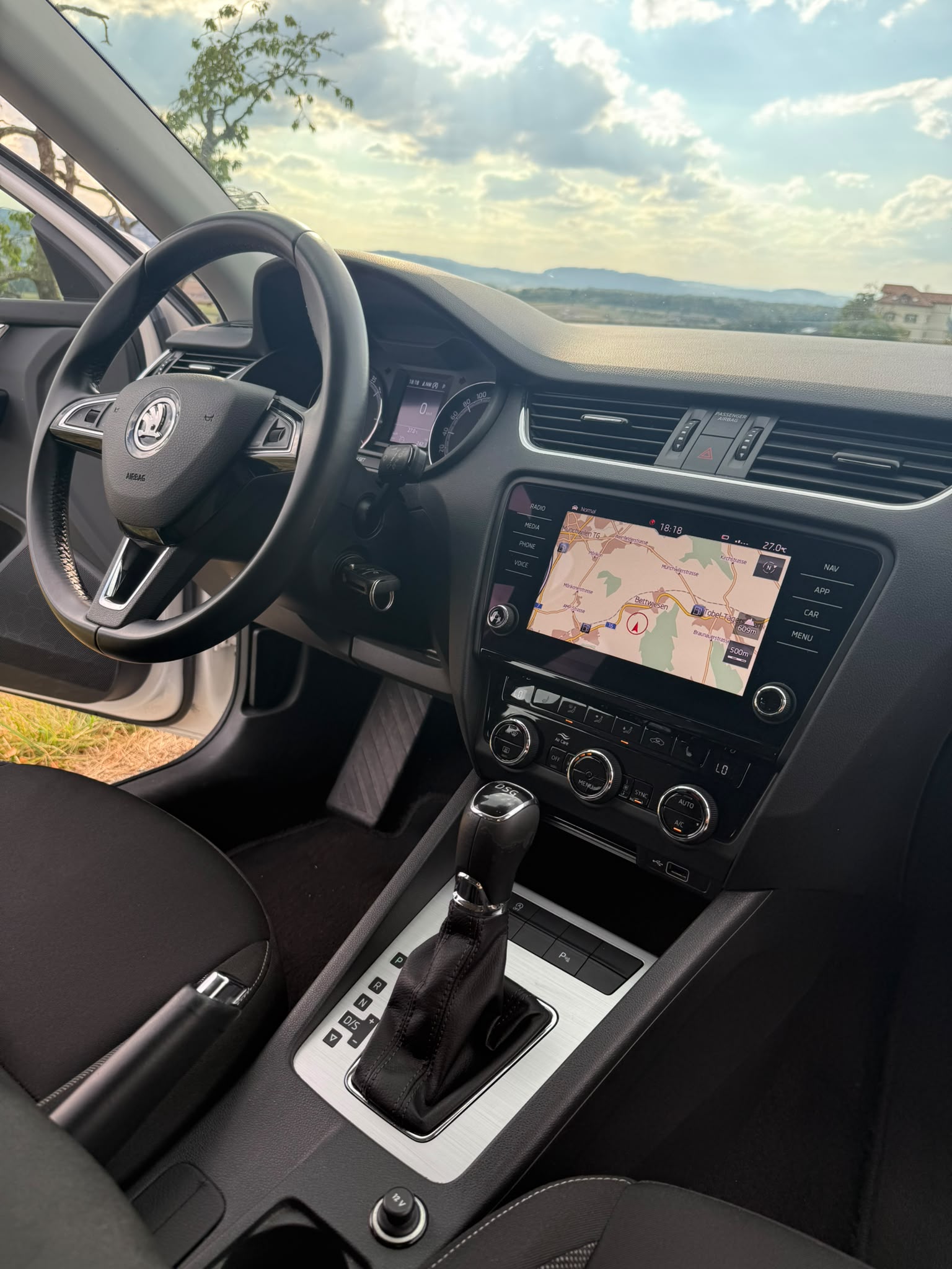 SKODA Octavia Combi 1.6 TDI Ambition DSG-image-7