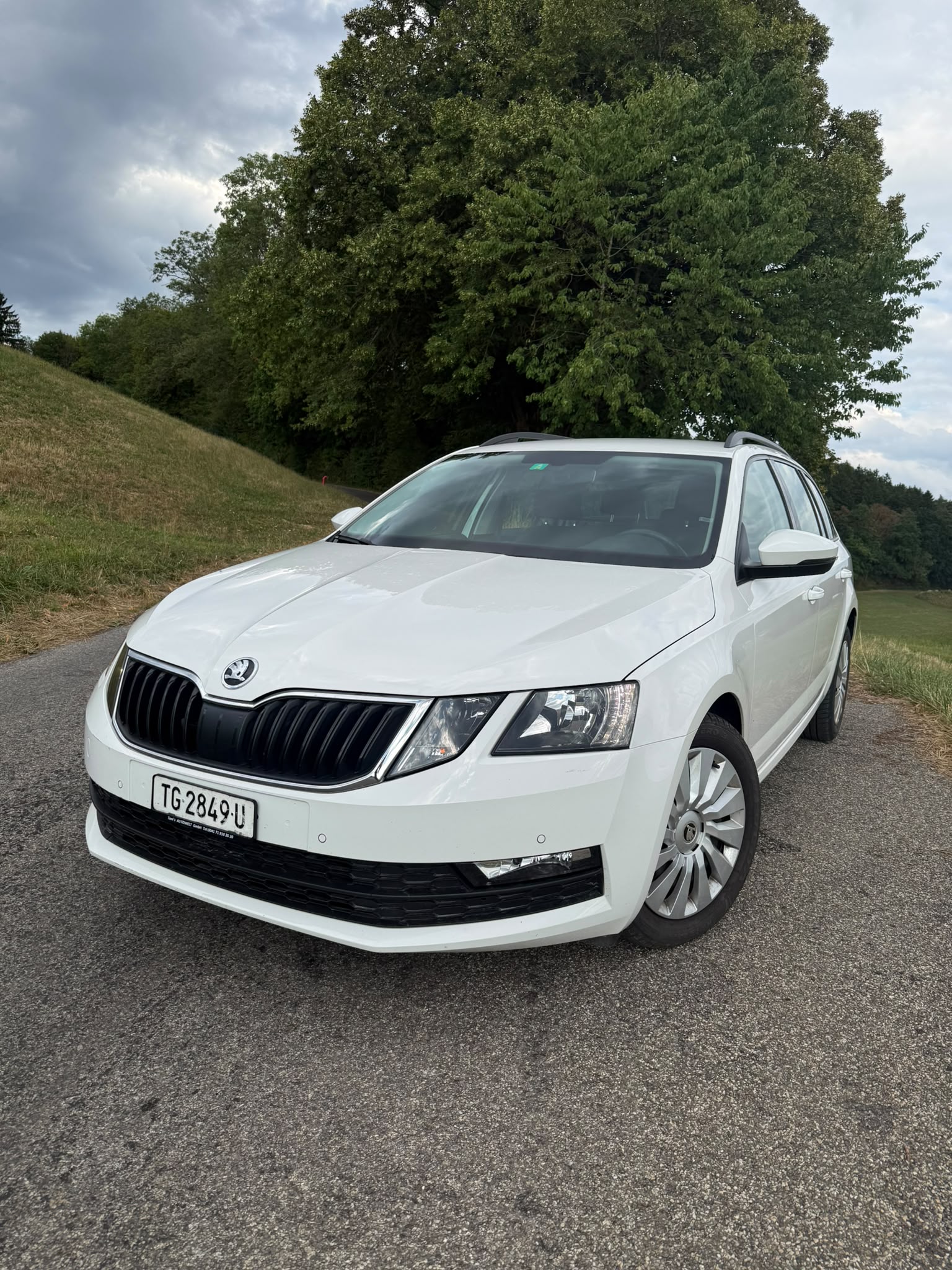 SKODA Octavia Combi 1.6 TDI Ambition DSG-image-1