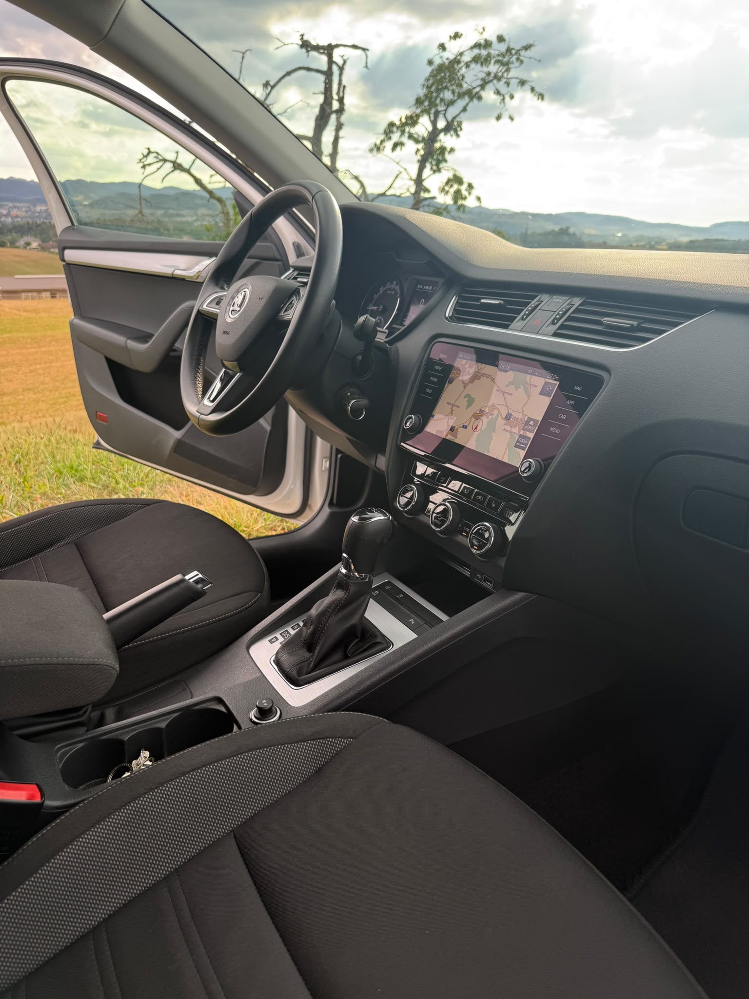 SKODA Octavia Combi 1.6 TDI Ambition DSG-image-6