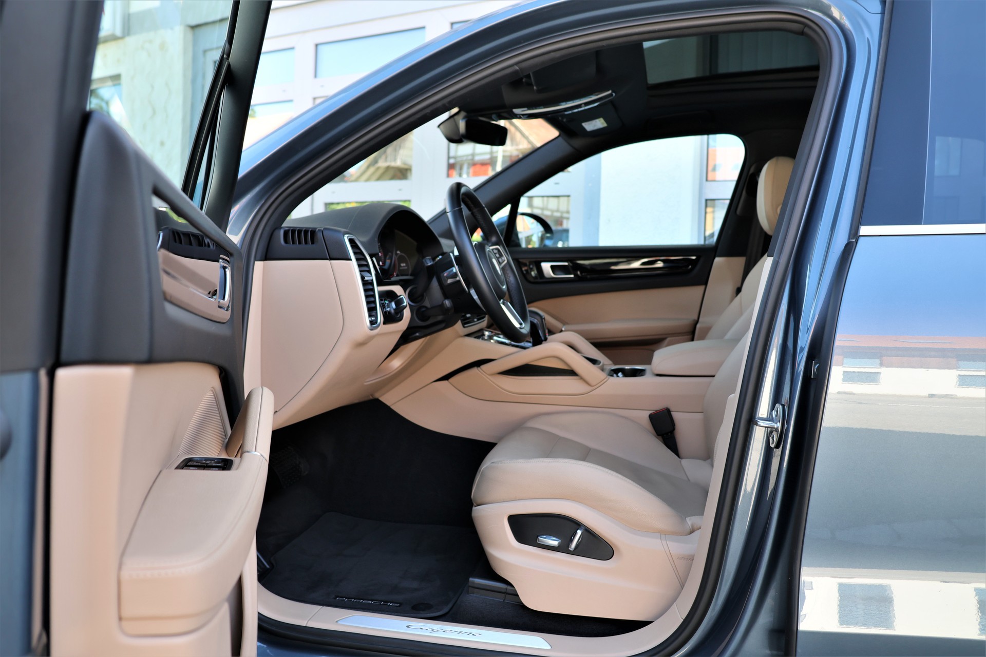 PORSCHE Cayenne (CH)-image-8