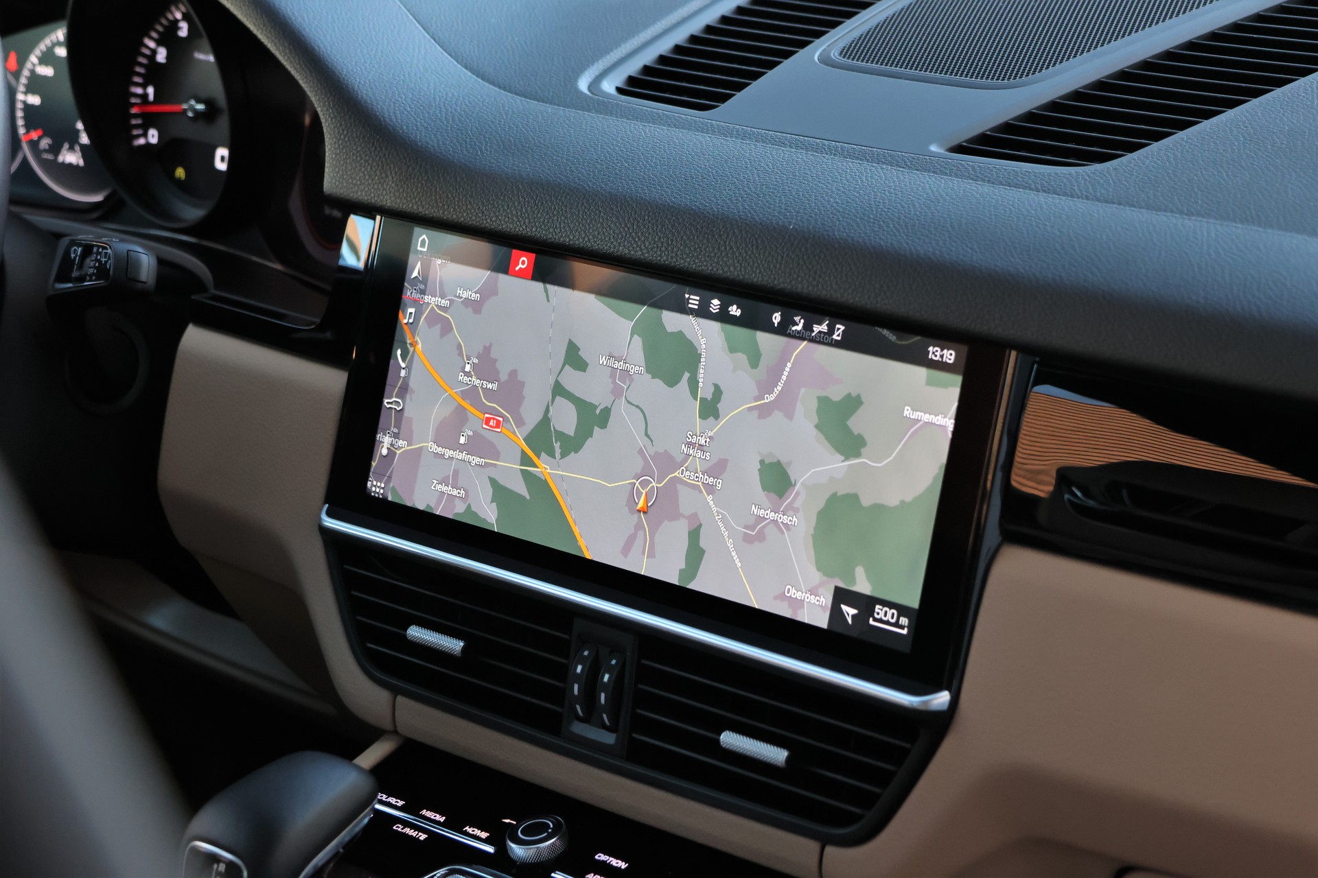 PORSCHE Cayenne (CH)-image-17