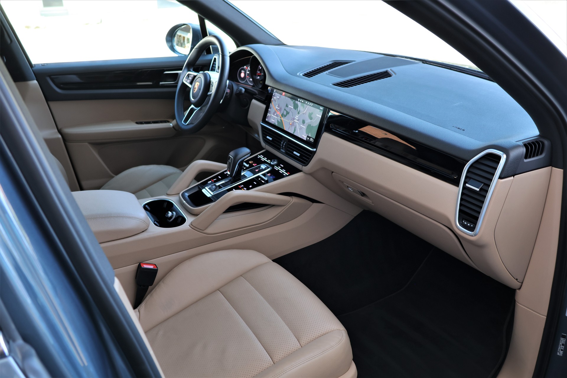 PORSCHE Cayenne (CH)-image-16