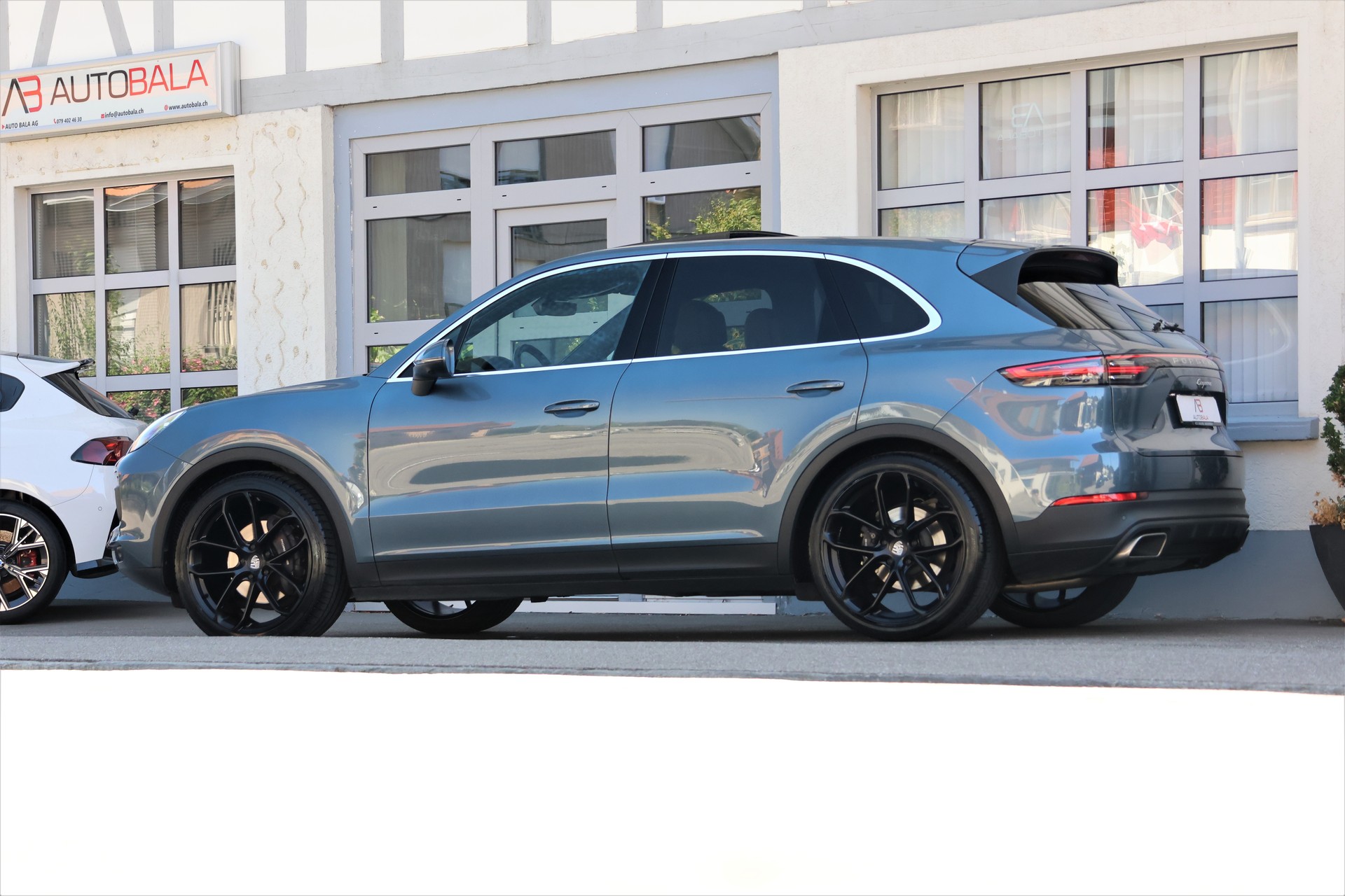PORSCHE Cayenne (CH)-showroom-element-3