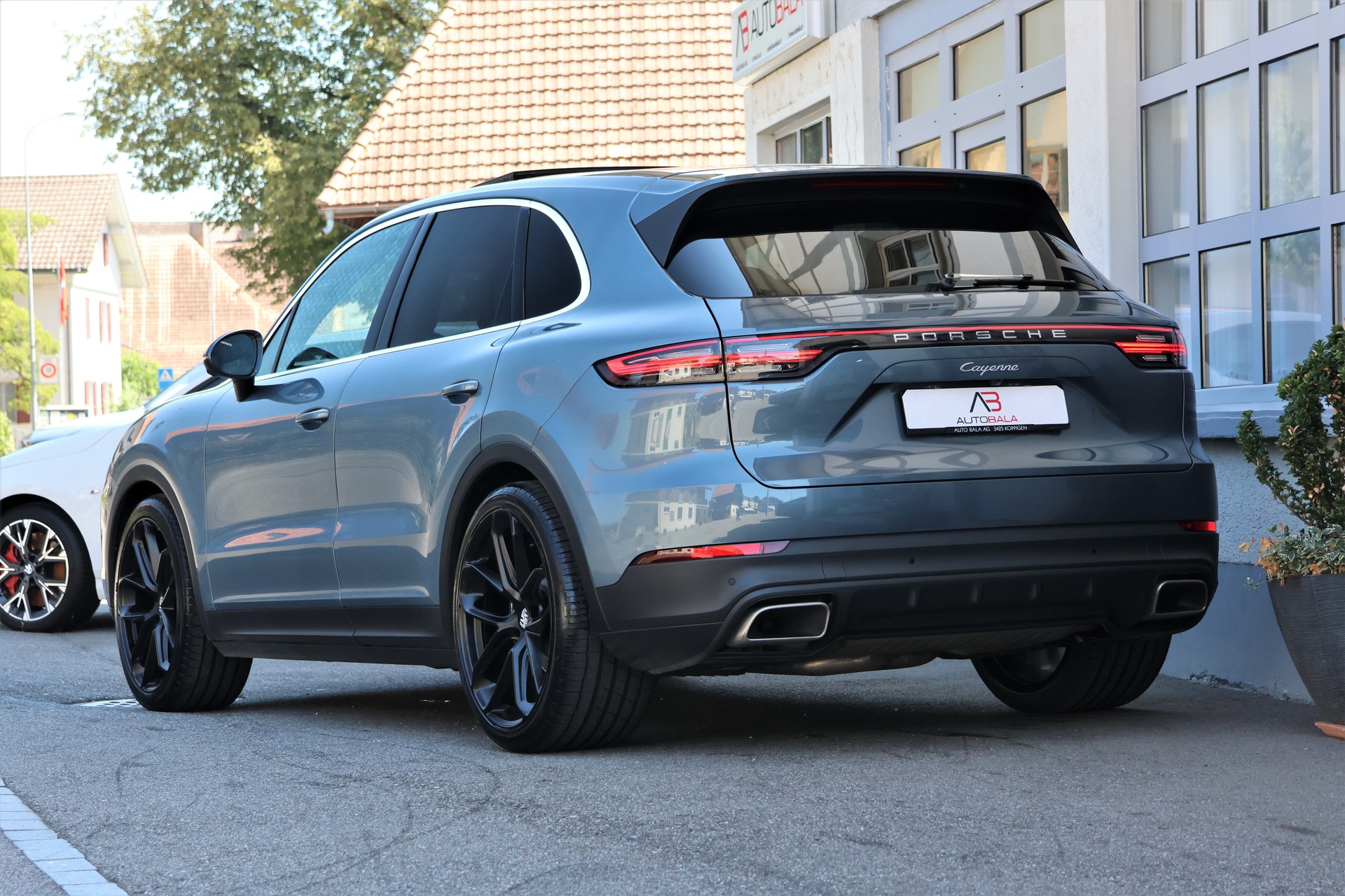 PORSCHE Cayenne (CH)-showroom-element-2