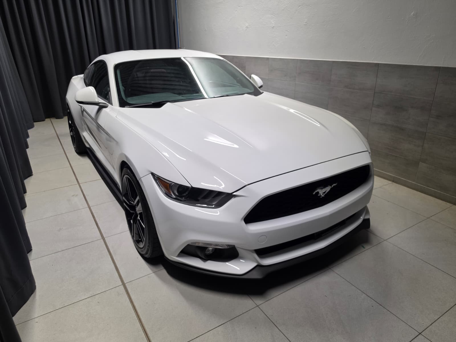 FORD Mustang Fastback 2.3 Automat (35)-image-0