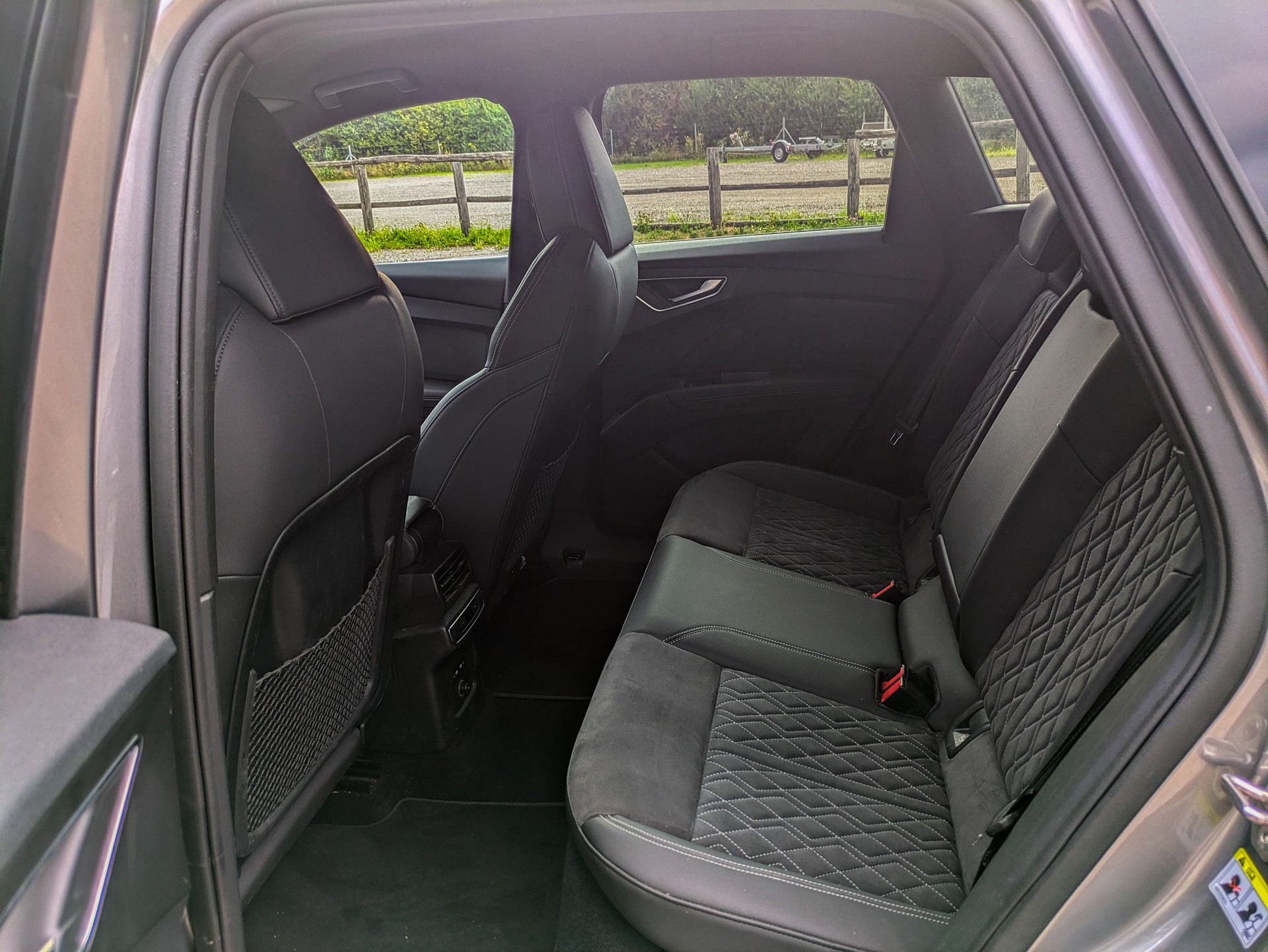 AUDI Q4 45 e-tron quattro-image-12