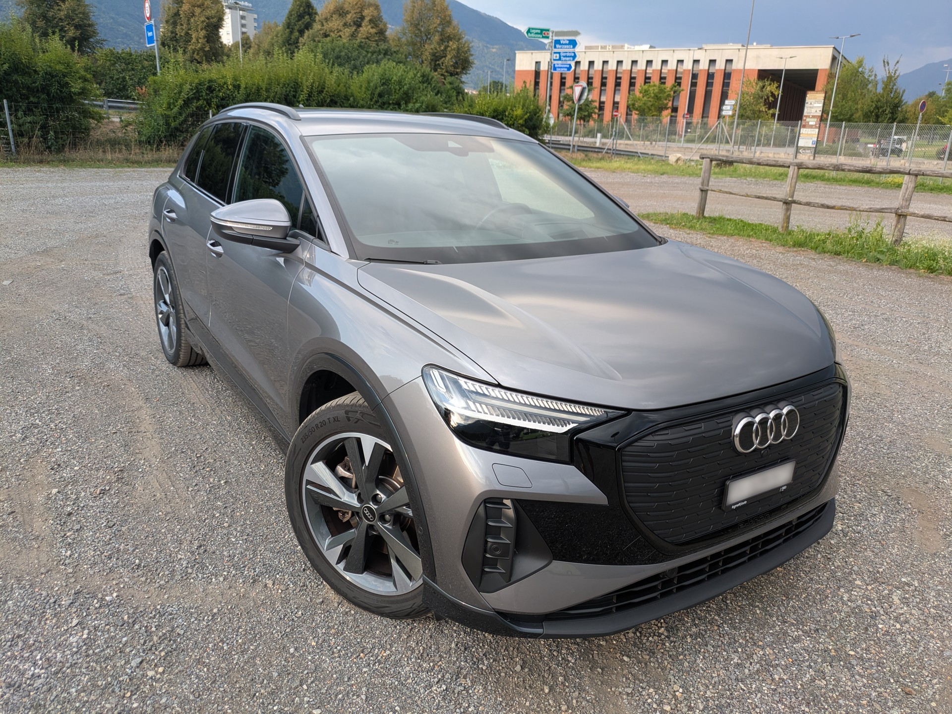 AUDI Q4 45 e-tron quattro-image-1
