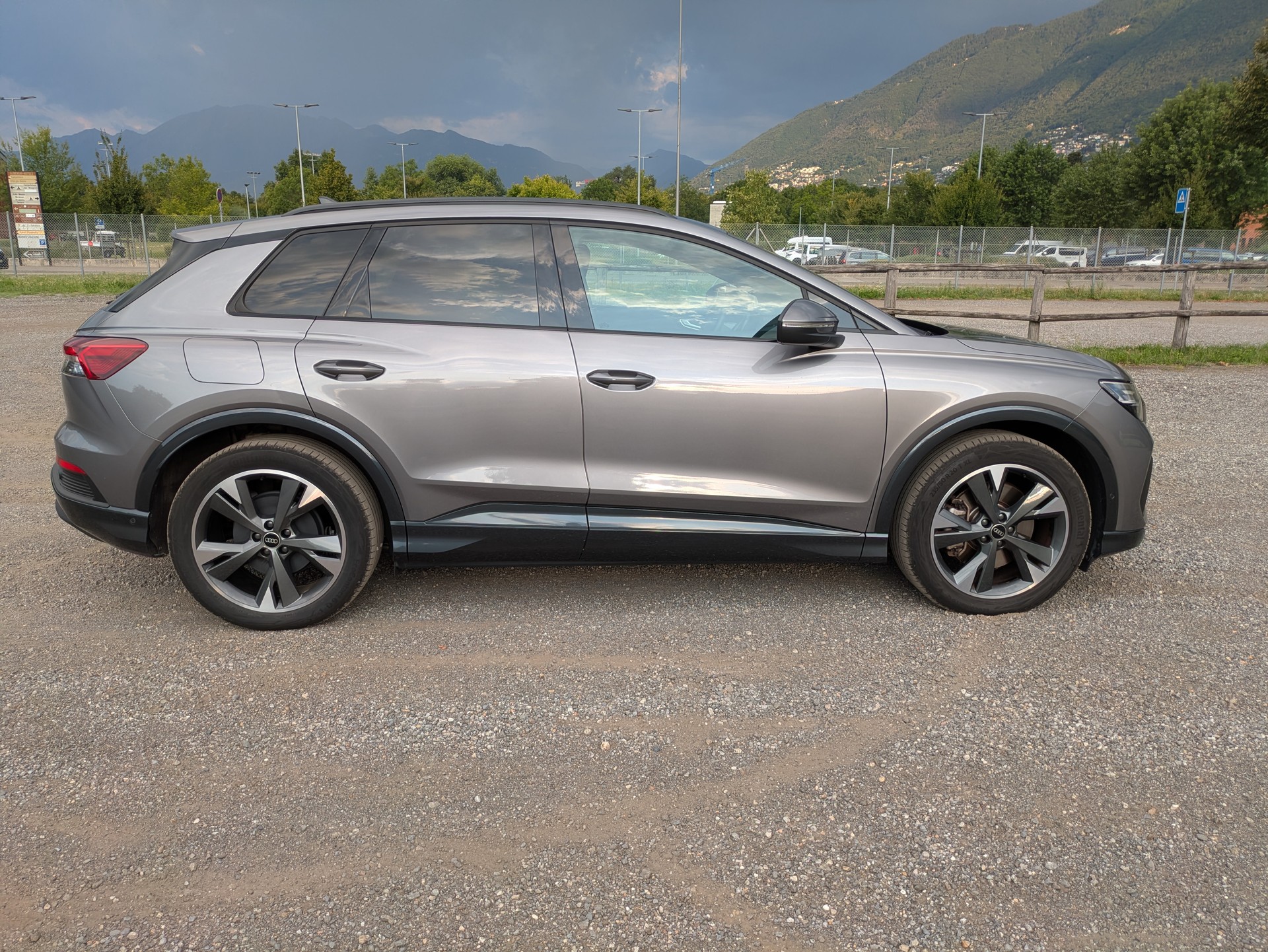 AUDI Q4 45 e-tron quattro-image-7