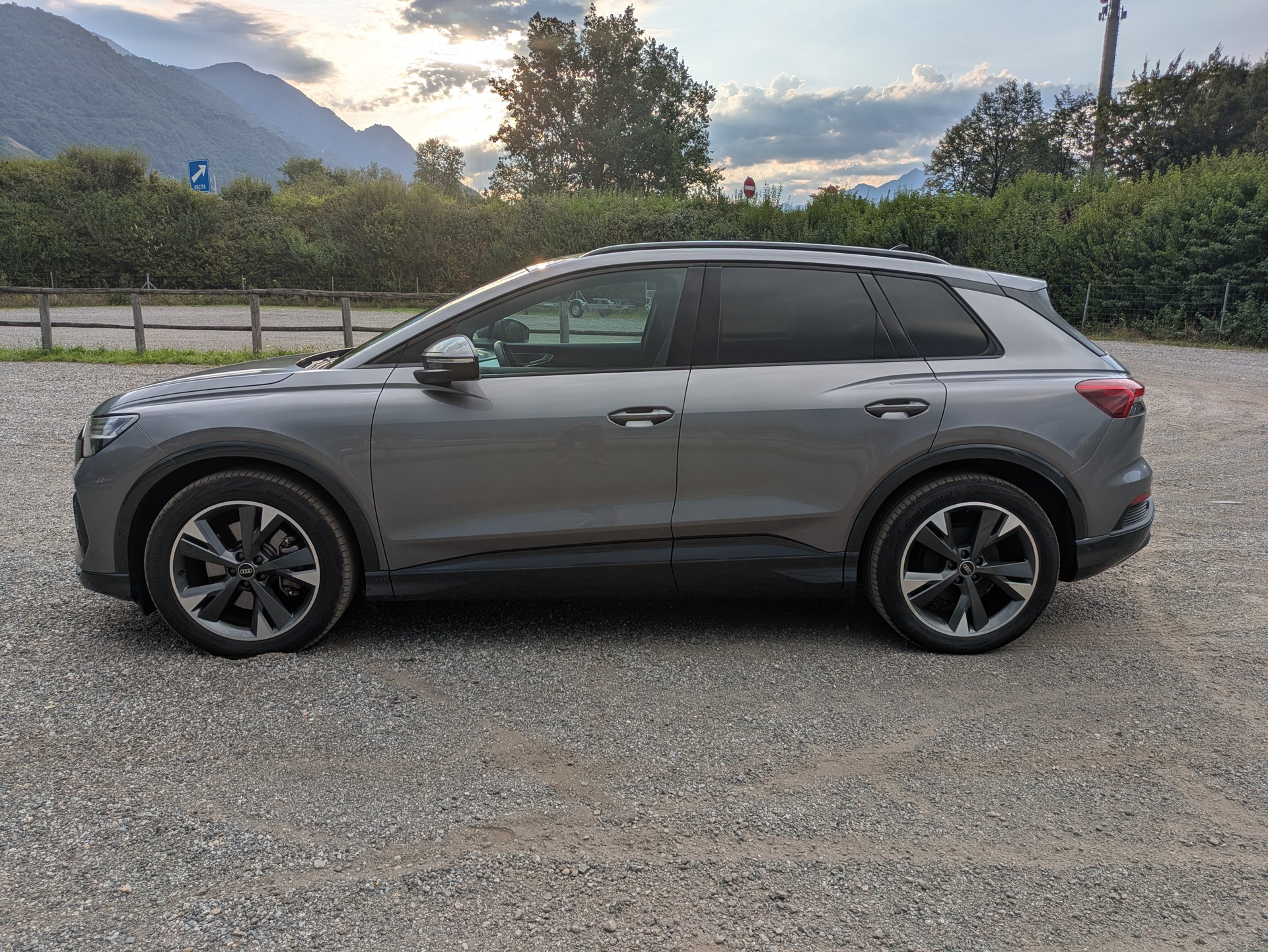 AUDI Q4 45 e-tron quattro-image-6