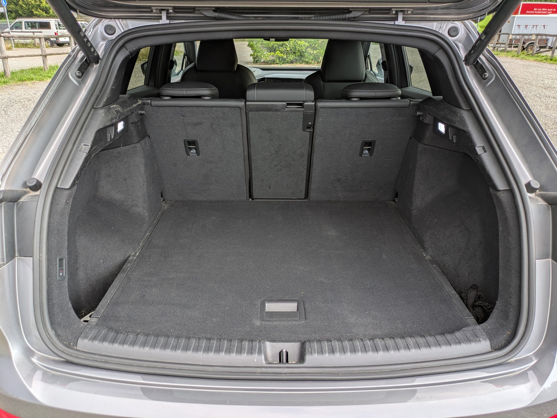 AUDI Q4 45 e-tron quattro-image-14