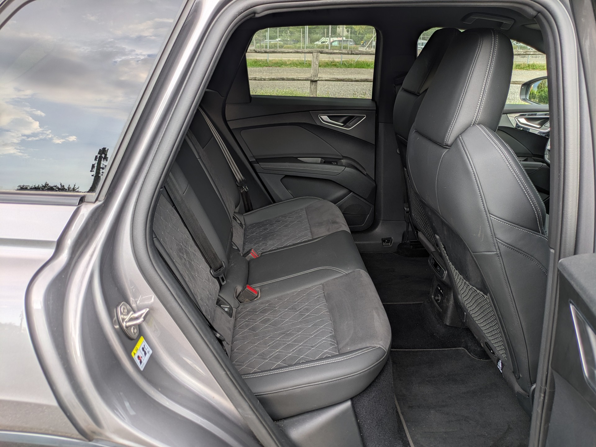 AUDI Q4 45 e-tron quattro-image-13