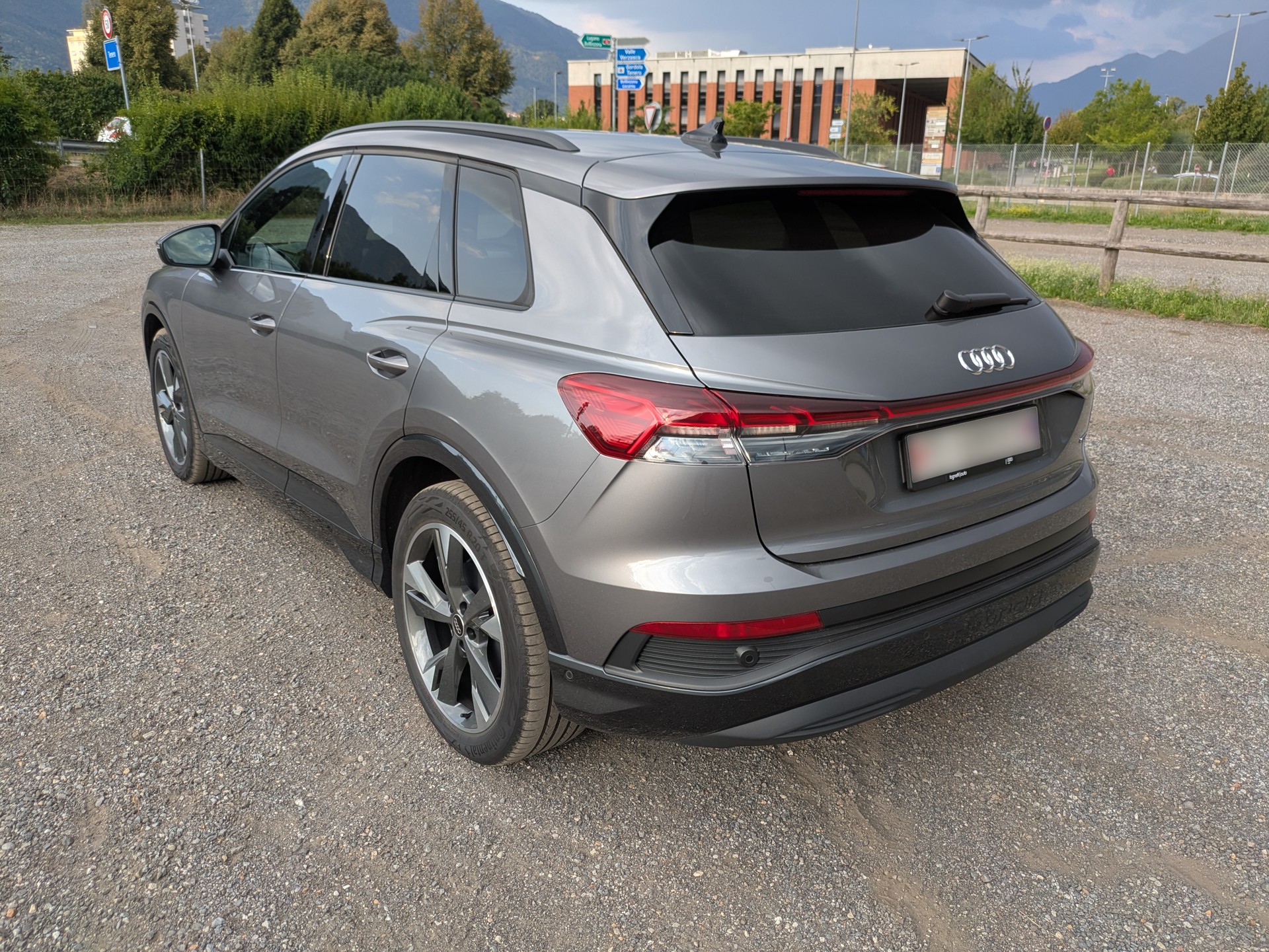 AUDI Q4 45 e-tron quattro-image-3