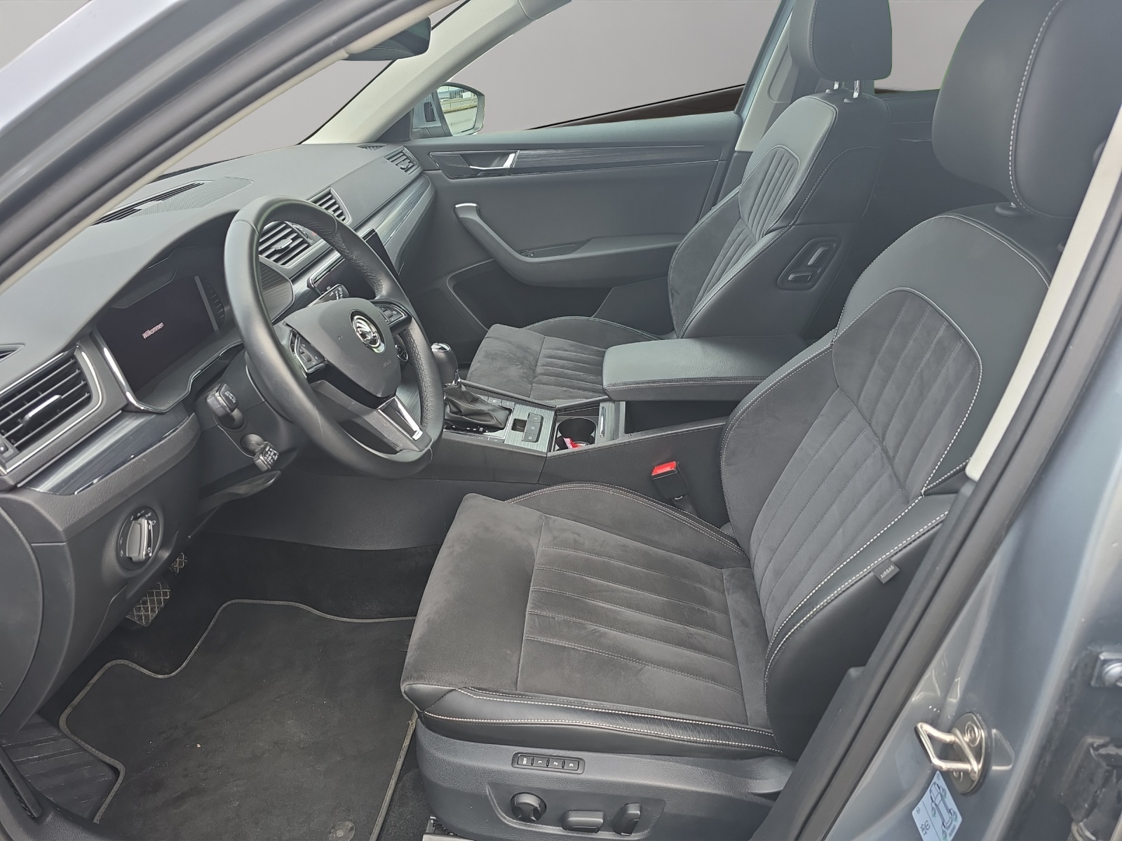 SKODA Superb 1.4 TSI Ambition PHEV DSC-image-5