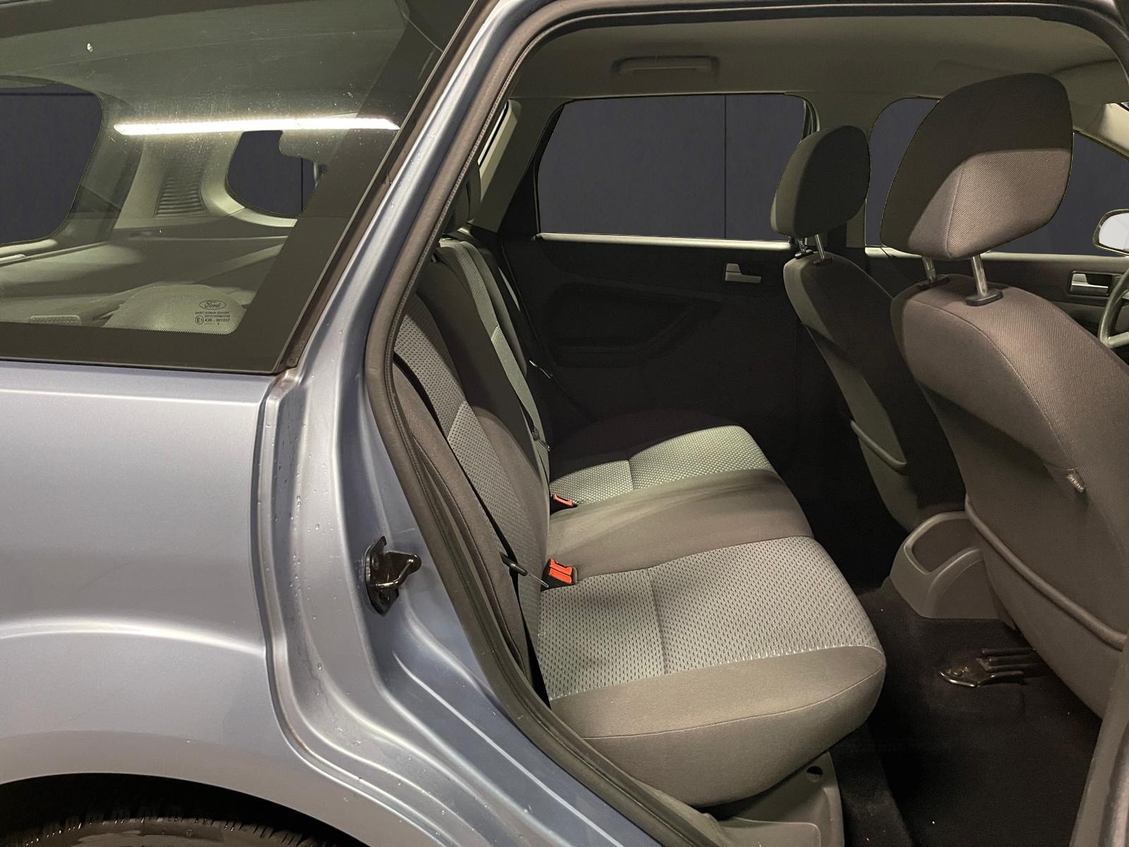 FORD Focus 2.0i 16V-image-5