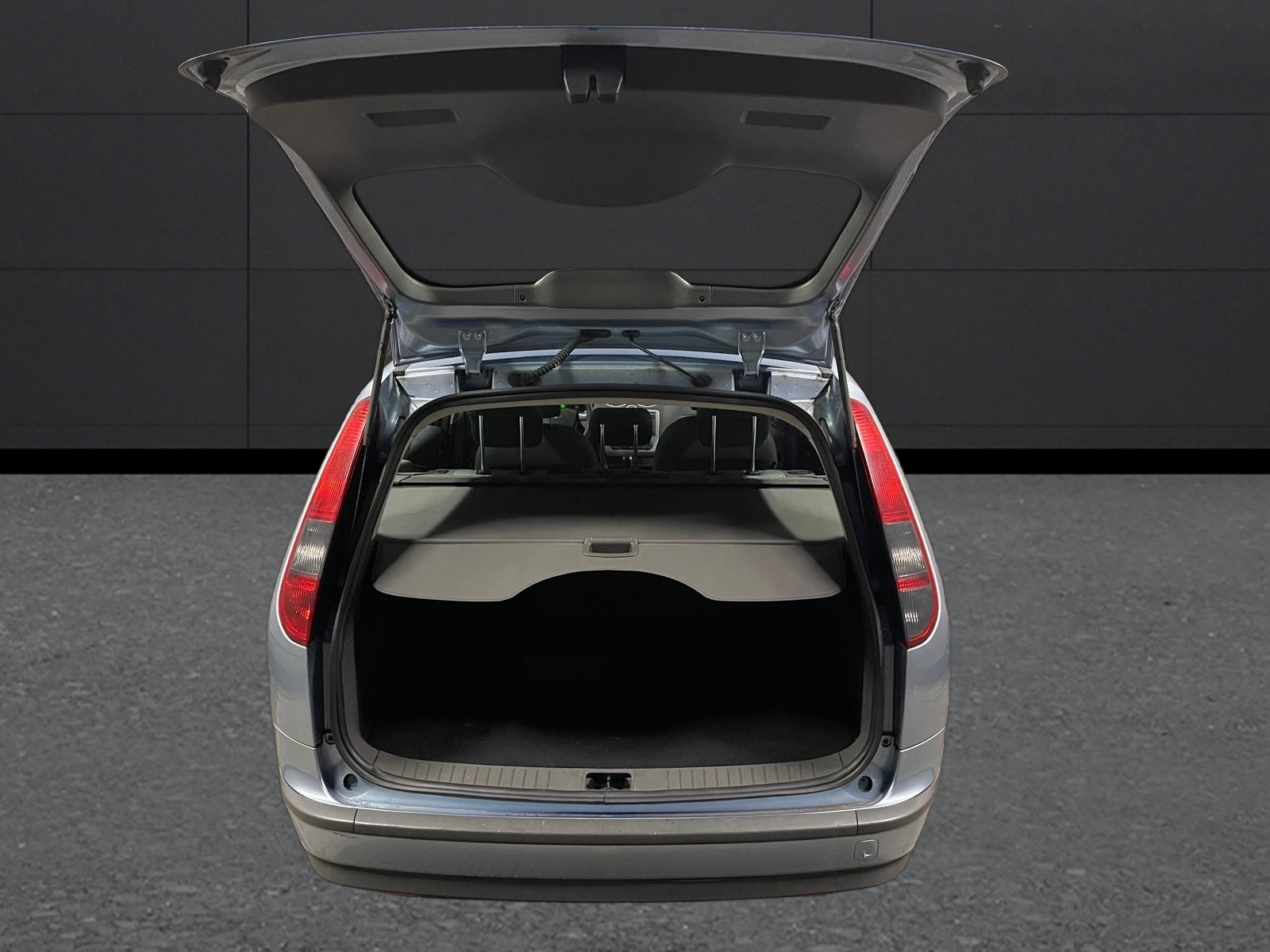 FORD Focus 2.0i 16V-image-8