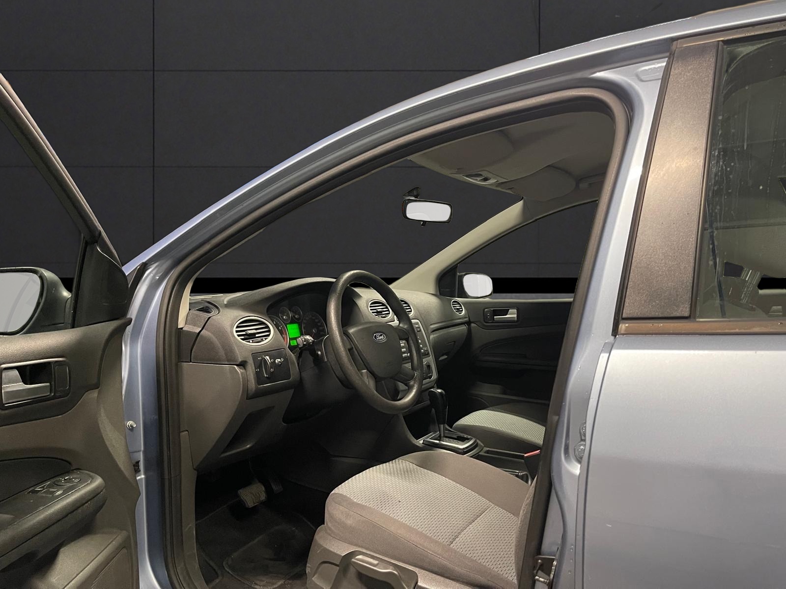 FORD Focus 2.0i 16V-image-3
