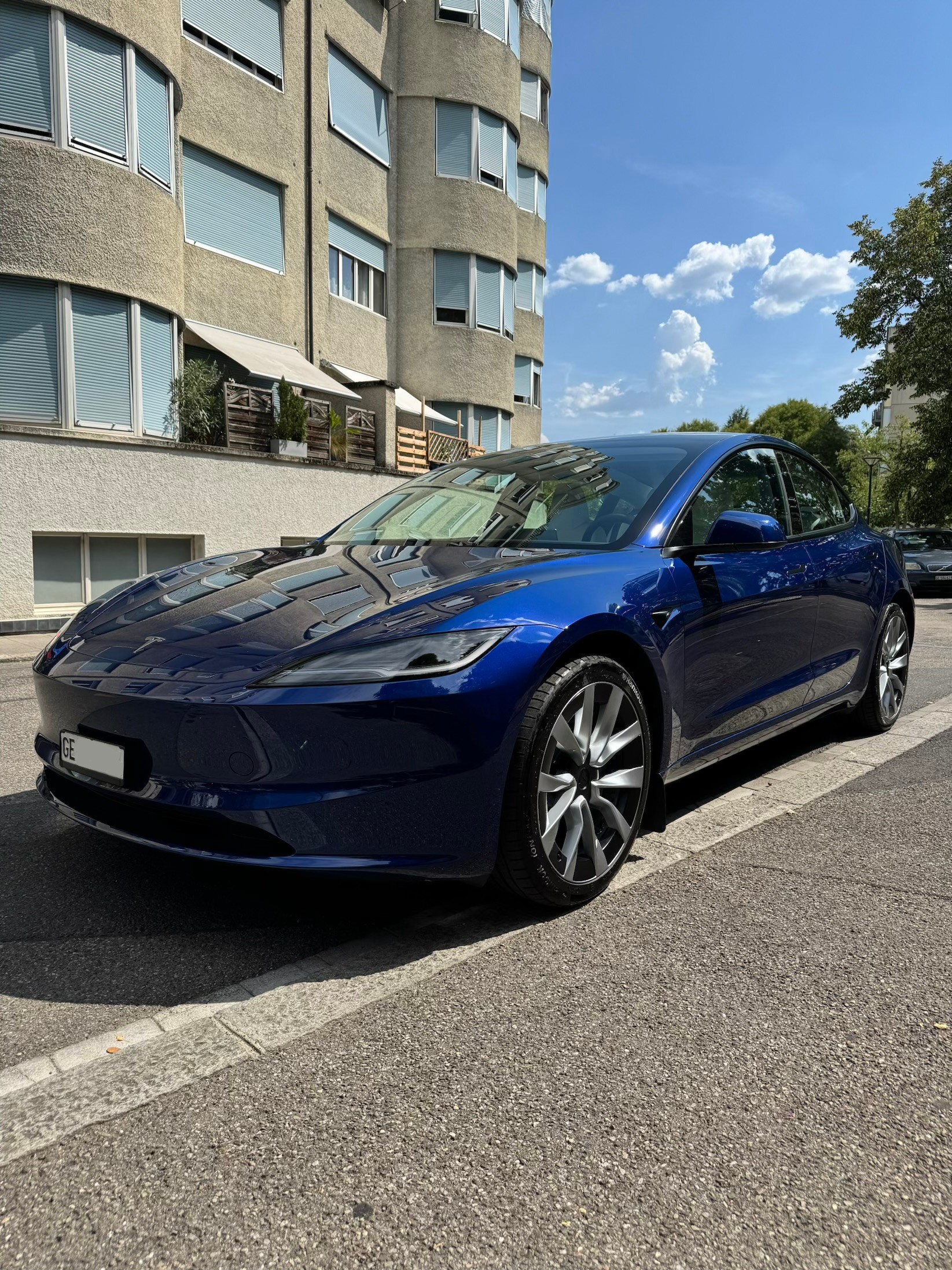 TESLA Long Range Dual Motor AWD-image-1