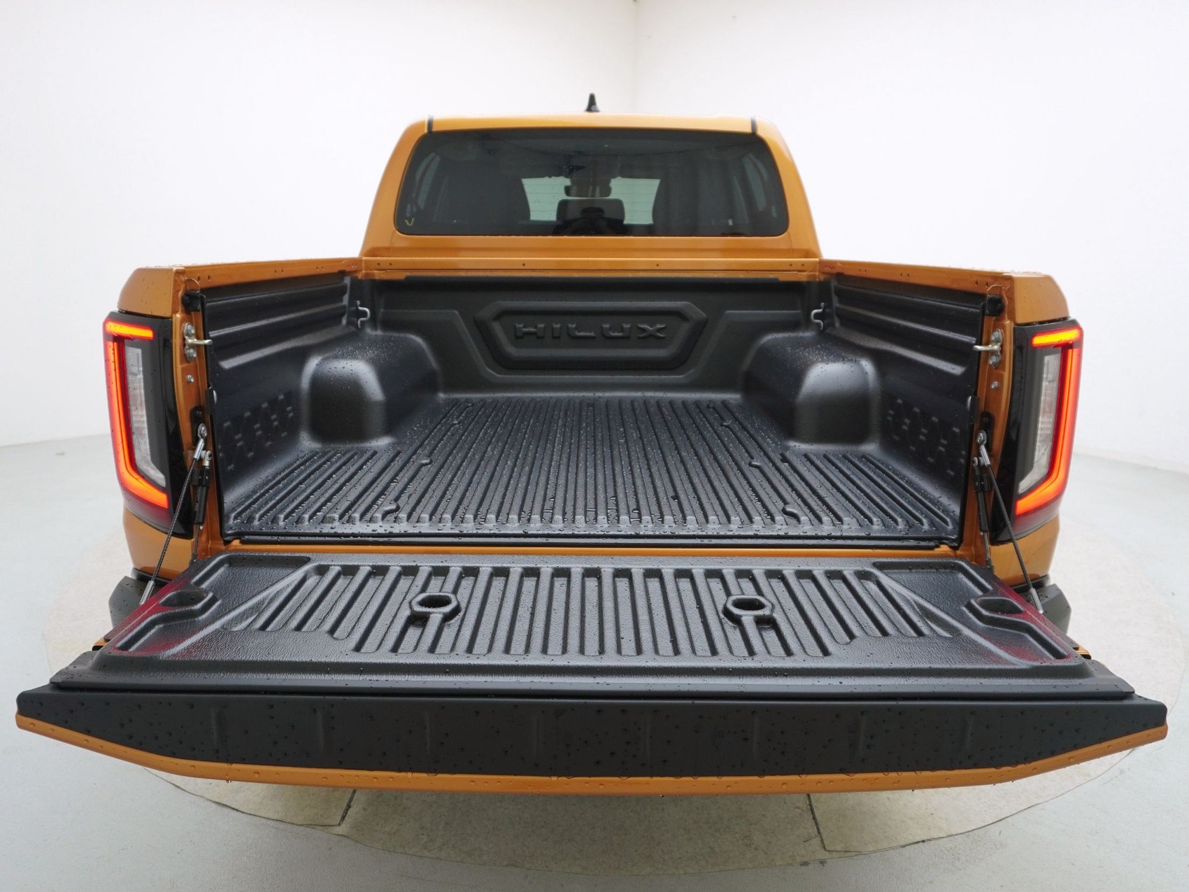 TOYOTA Hilux Double Cab.-Pick-up 2.8 D-4D MHEV 204 Invincible-image-26