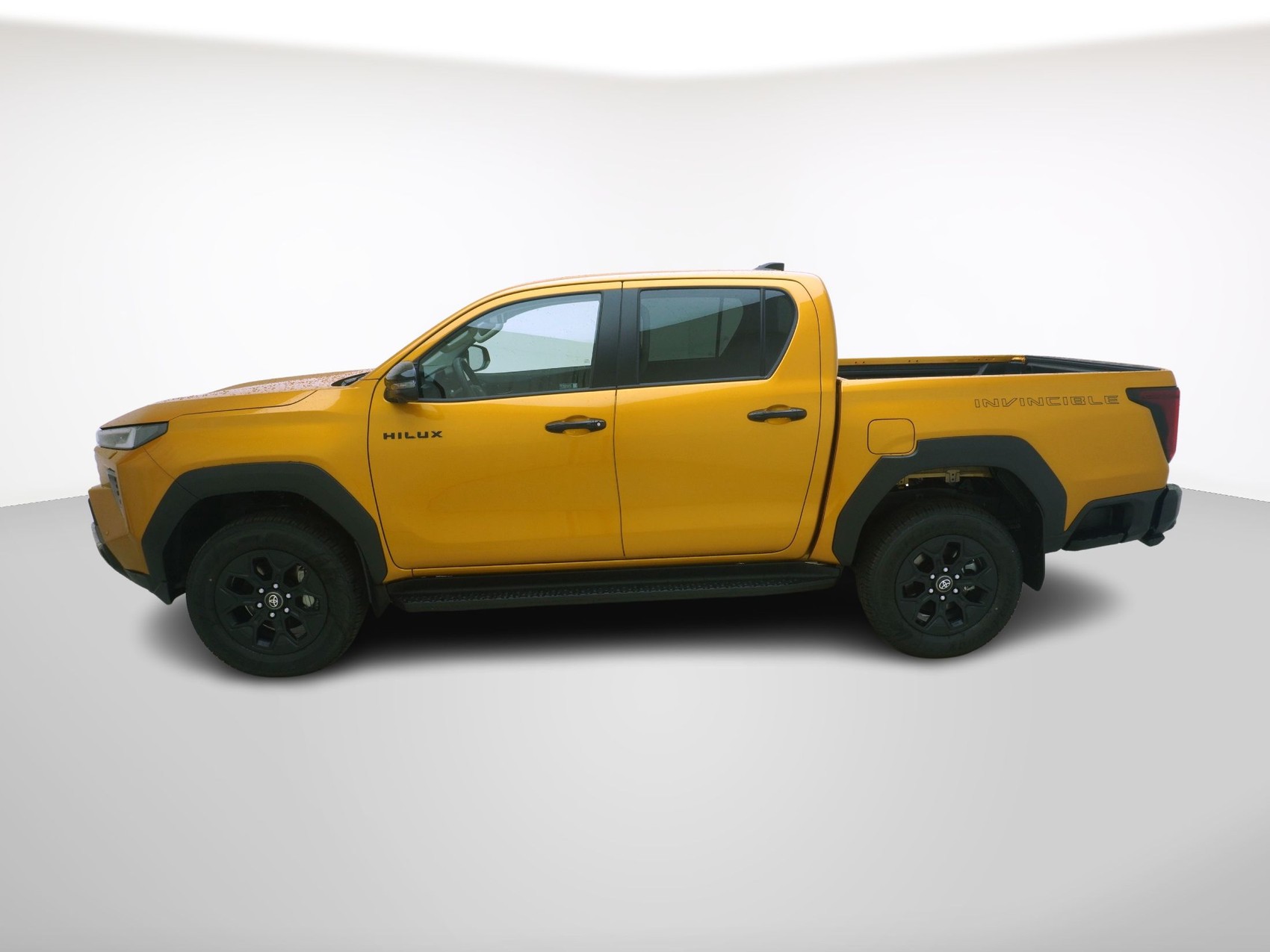 TOYOTA Hilux Double Cab.-Pick-up 2.8 D-4D MHEV 204 Invincible-image-1