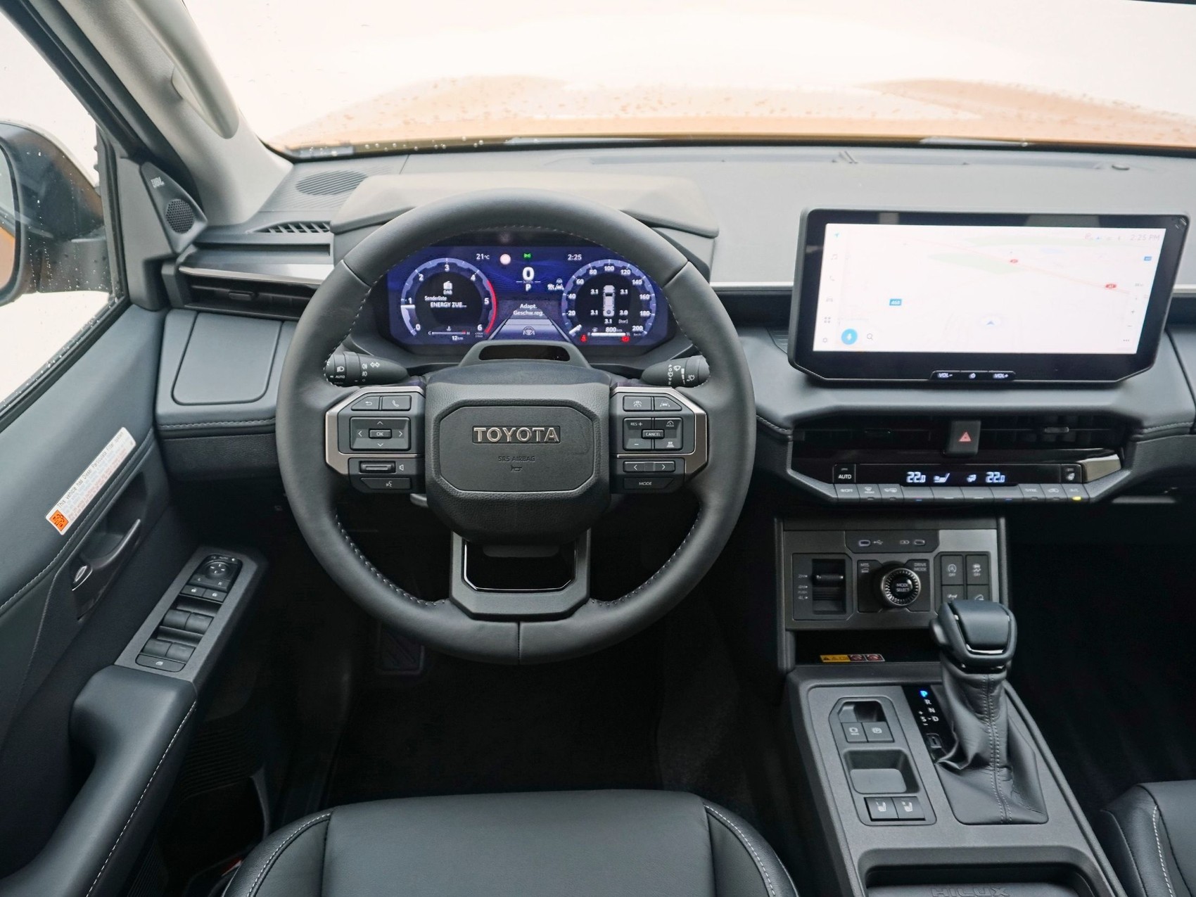 TOYOTA Hilux Double Cab.-Pick-up 2.8 D-4D MHEV 204 Invincible-image-12